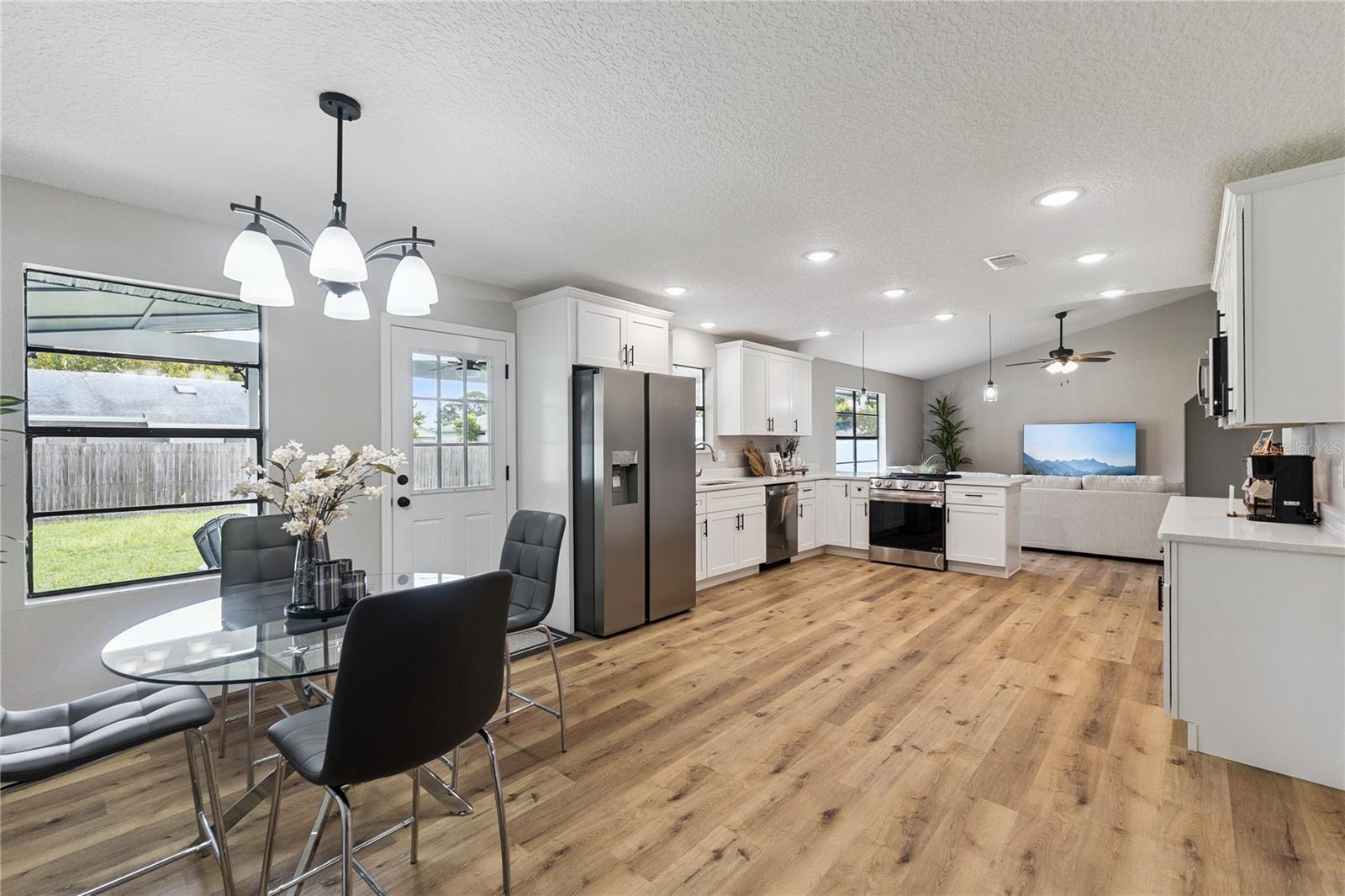 3211 Travelers Palm Dr Property Photo 12