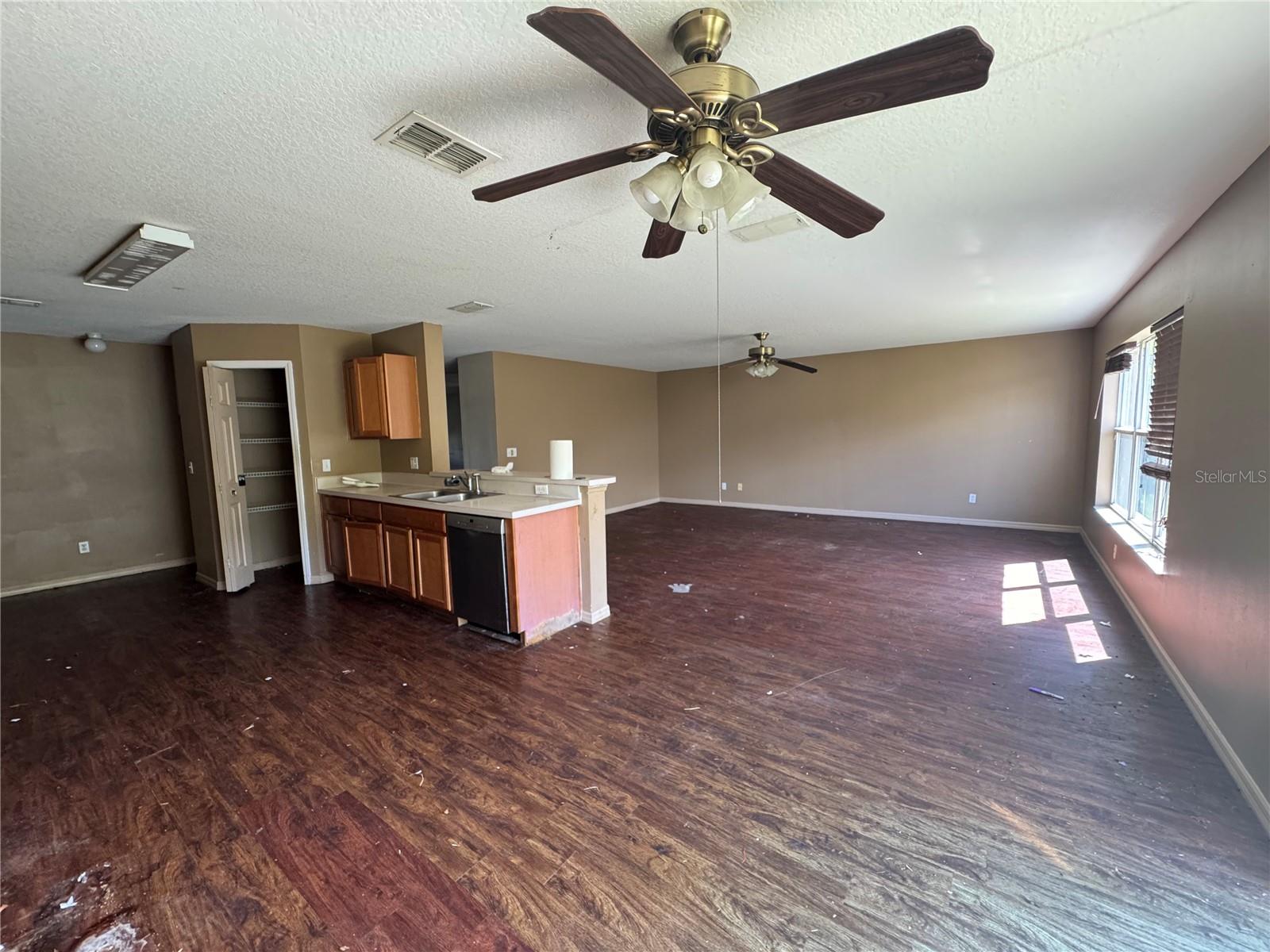 430 Southridge Rd Property Photo 6