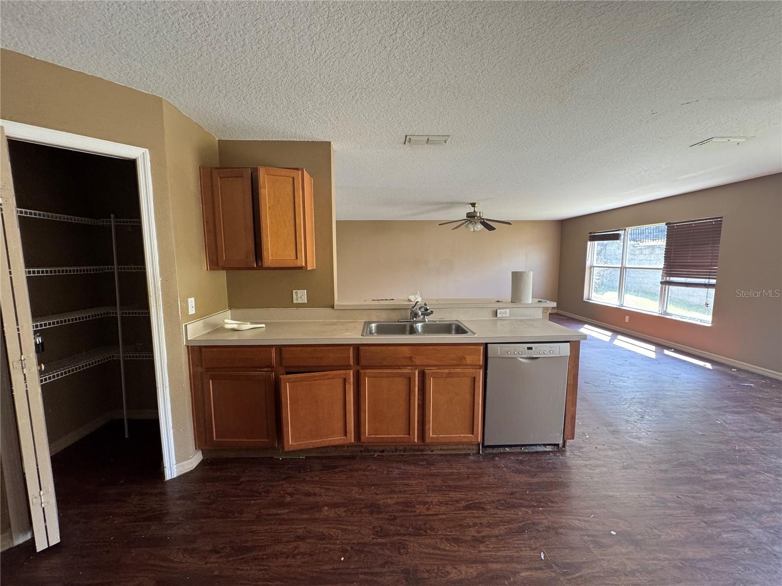 430 Southridge Rd Property Photo 9