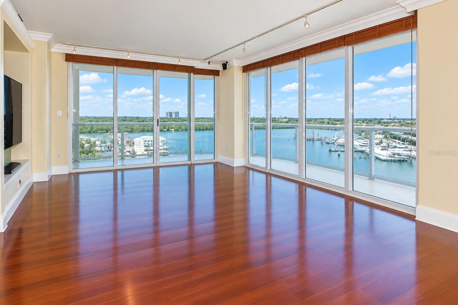 16500 Collins Ave #956 Property Photo 2