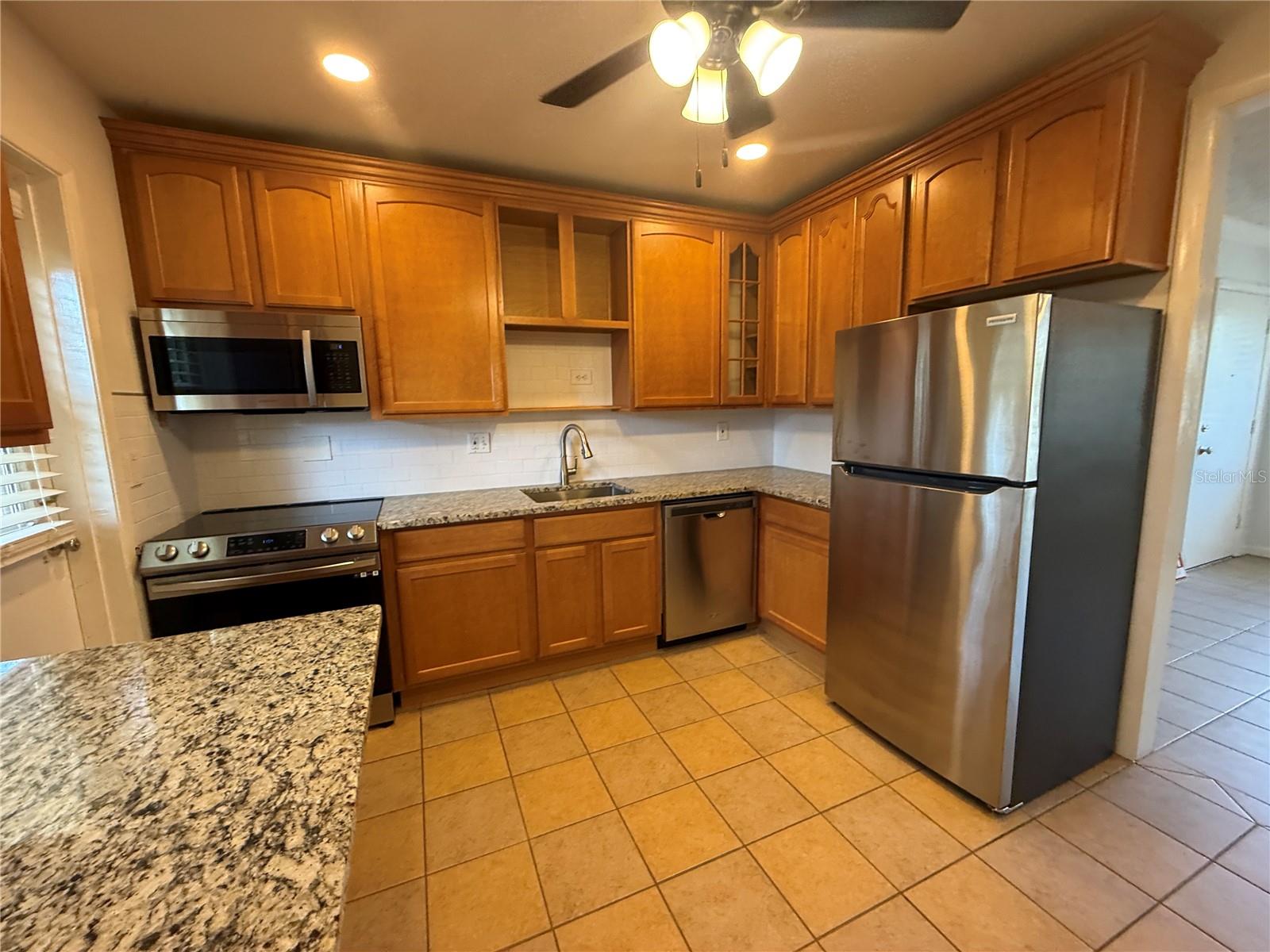 640 Robinhood Dr #c Property Photo 5