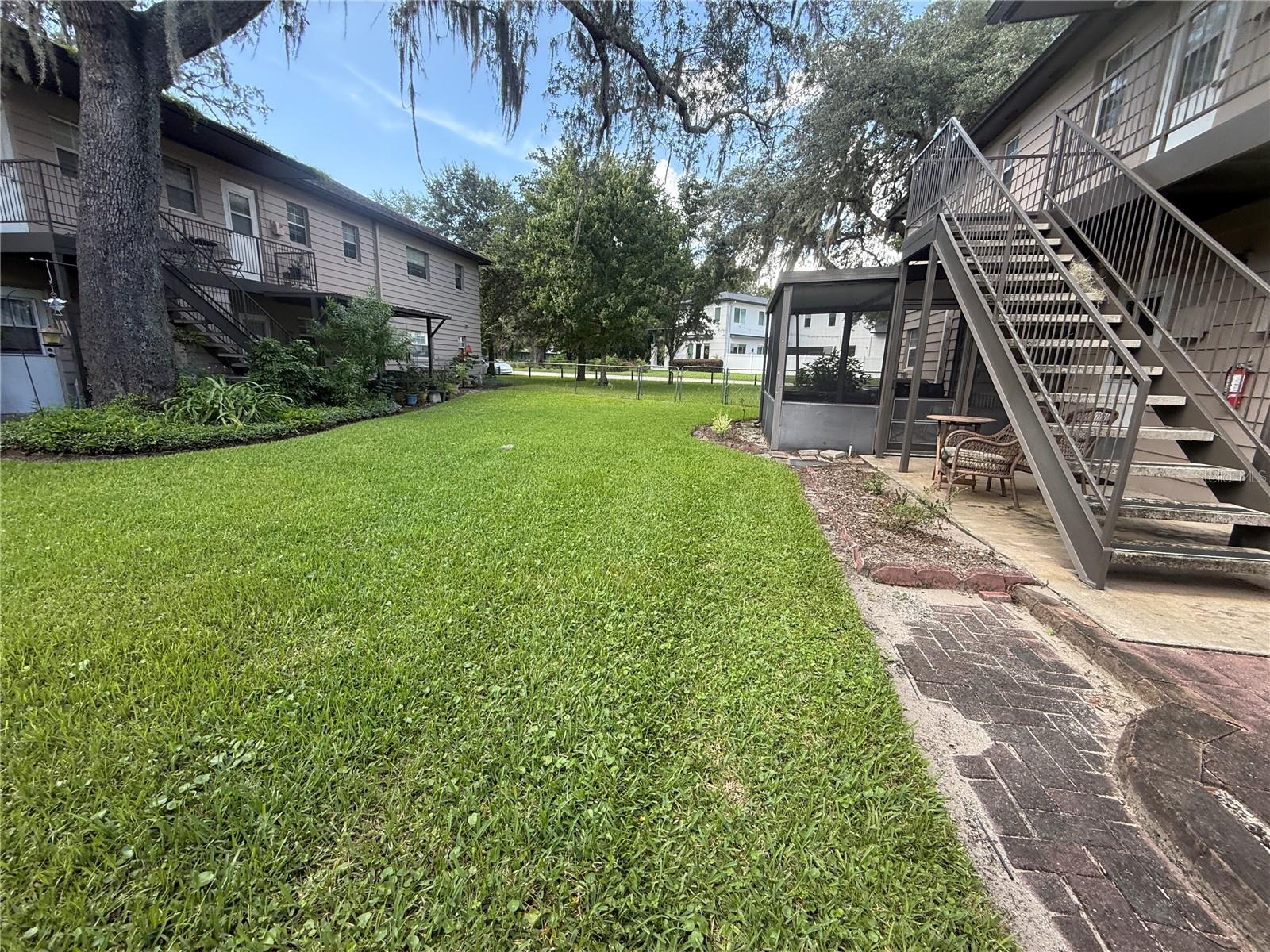 640 Robinhood Dr #c Property Photo 12