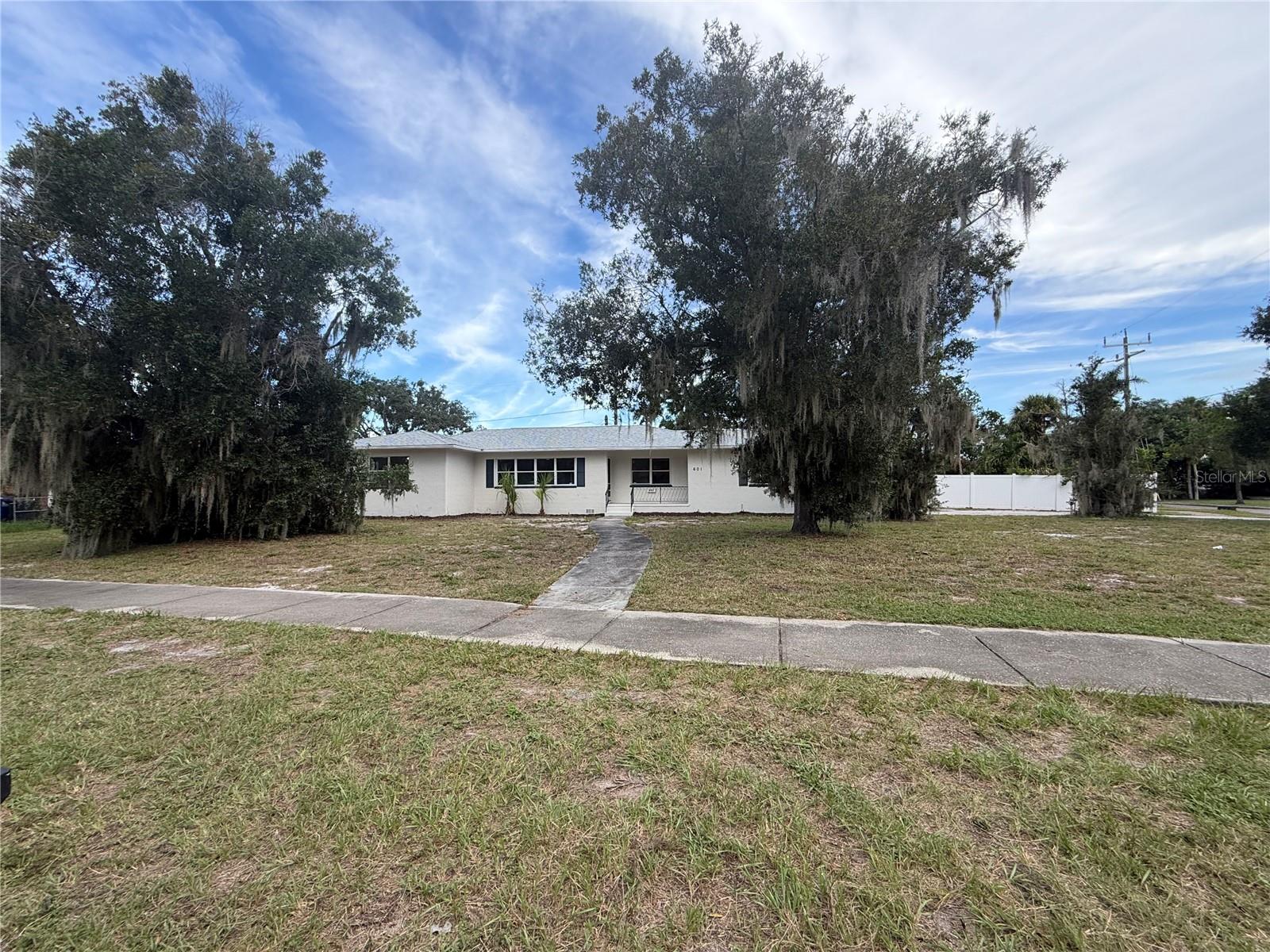 601 Myrtle Way S Property Photo 1