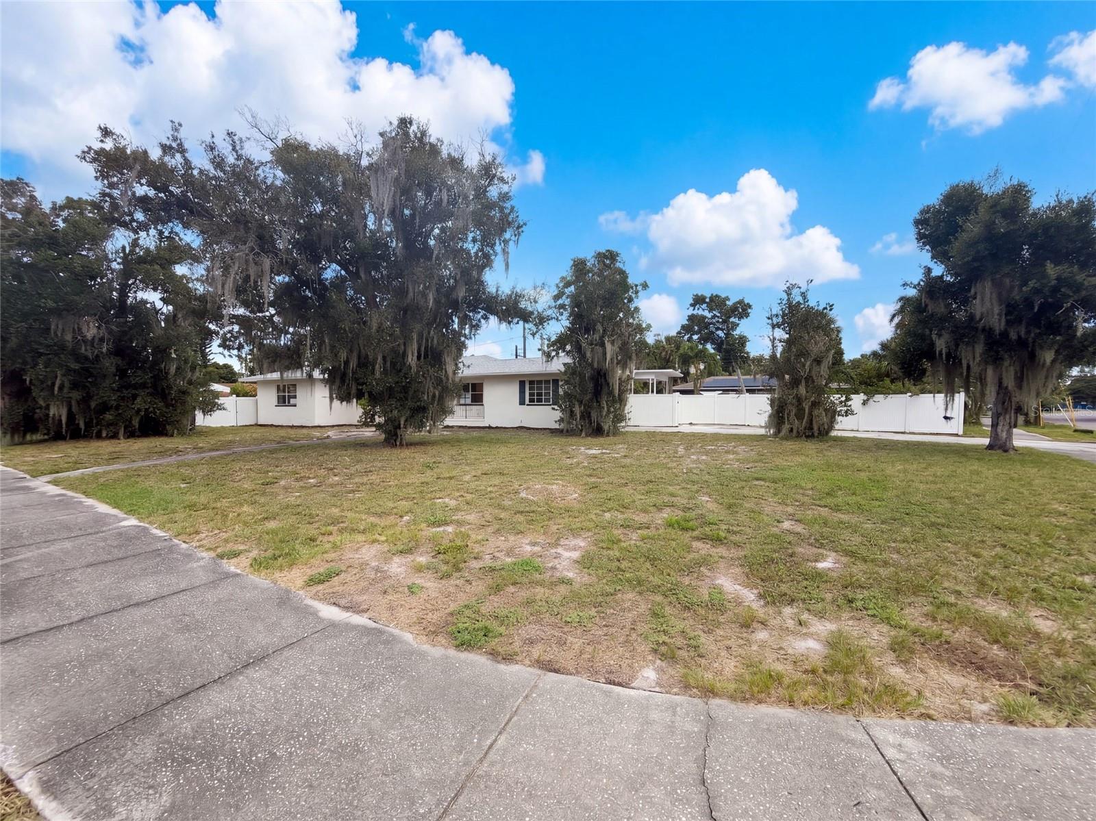 601 Myrtle Way S Property Photo 8