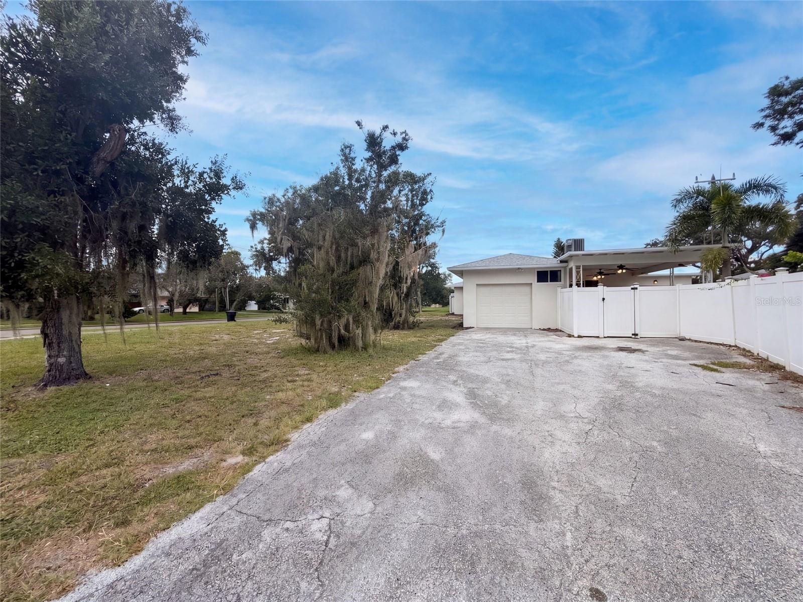 601 Myrtle Way S Property Photo 14