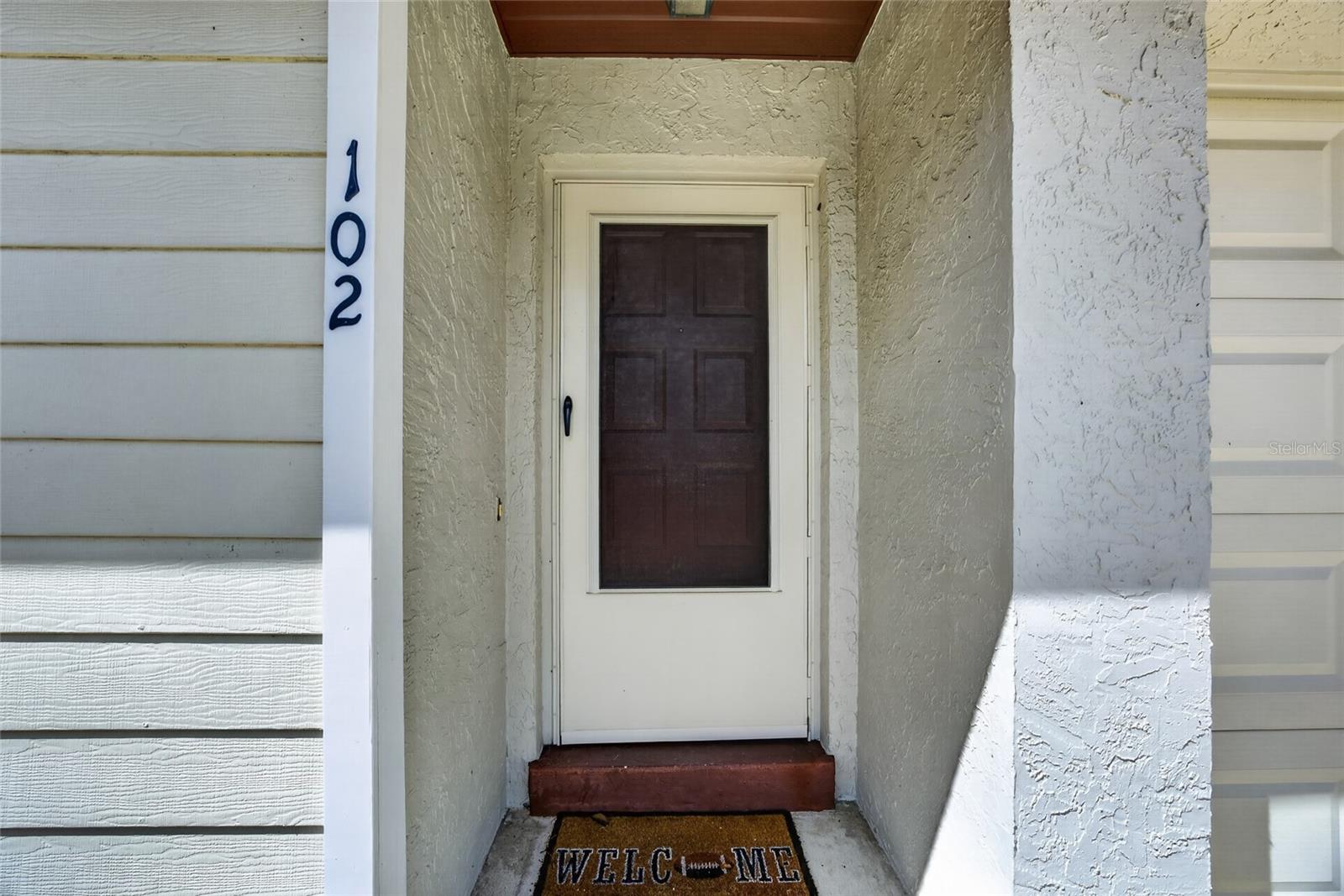 102 Edgewater Cir Property Photo 2