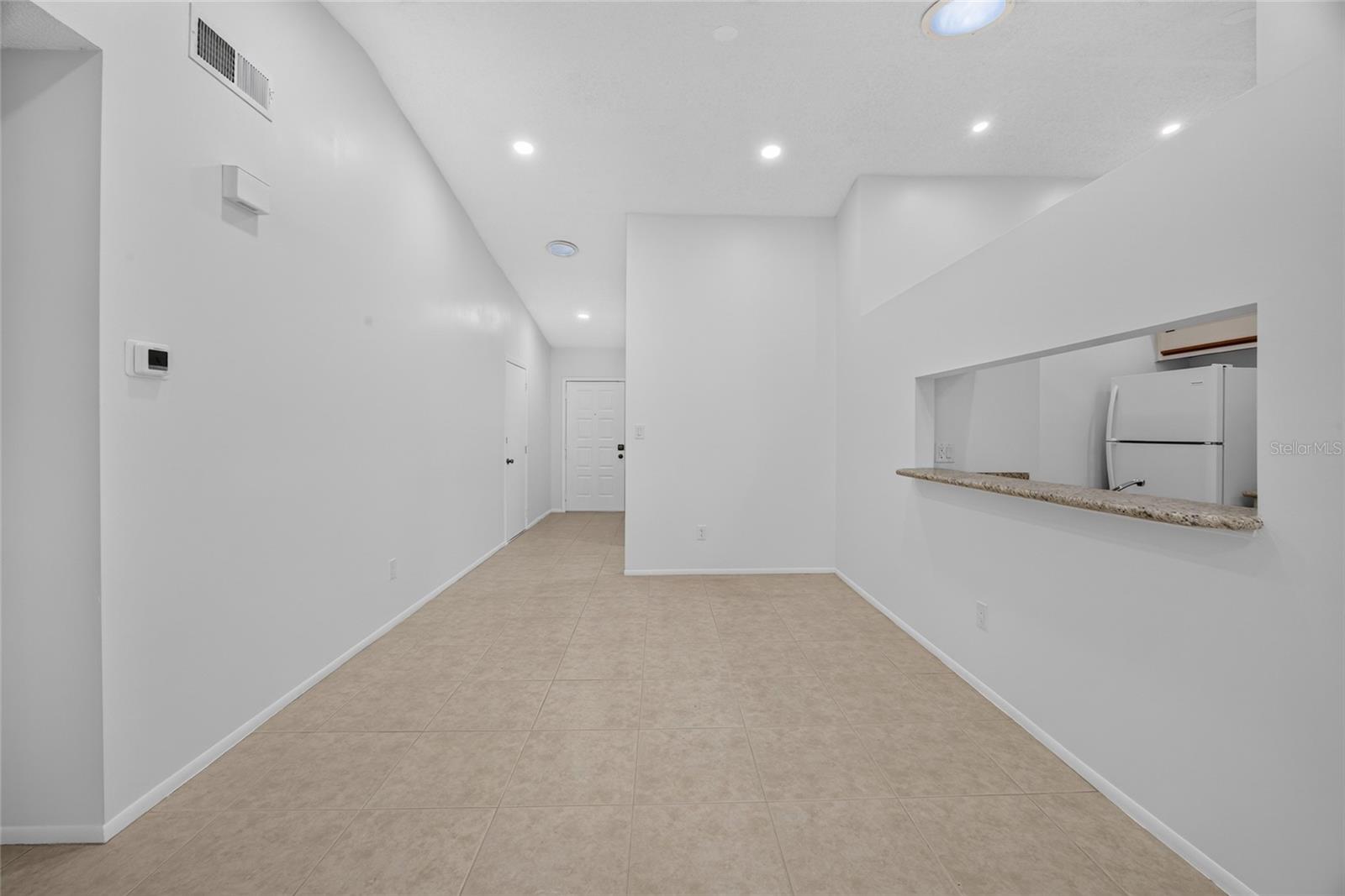 102 Edgewater Cir Property Photo 5