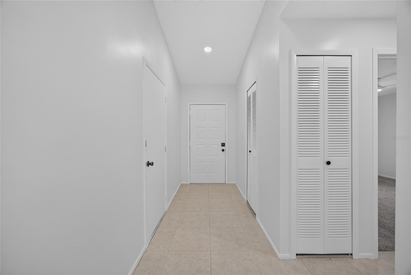 102 Edgewater Cir Property Photo 8