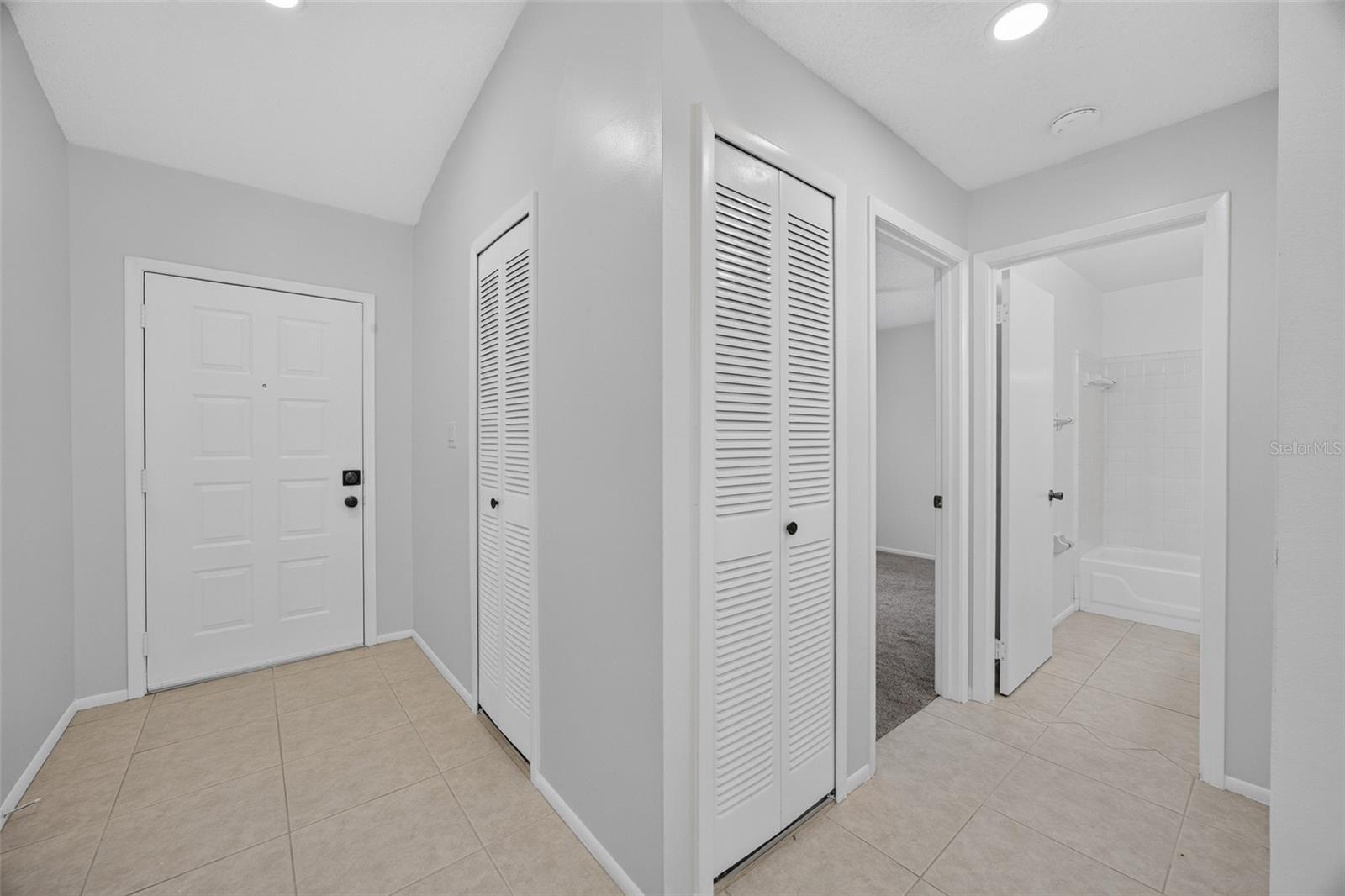 102 Edgewater Cir Property Photo 9
