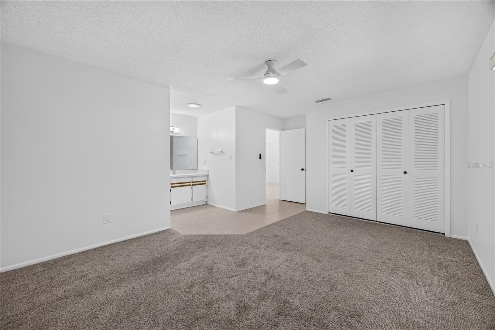 102 Edgewater Cir Property Photo 11