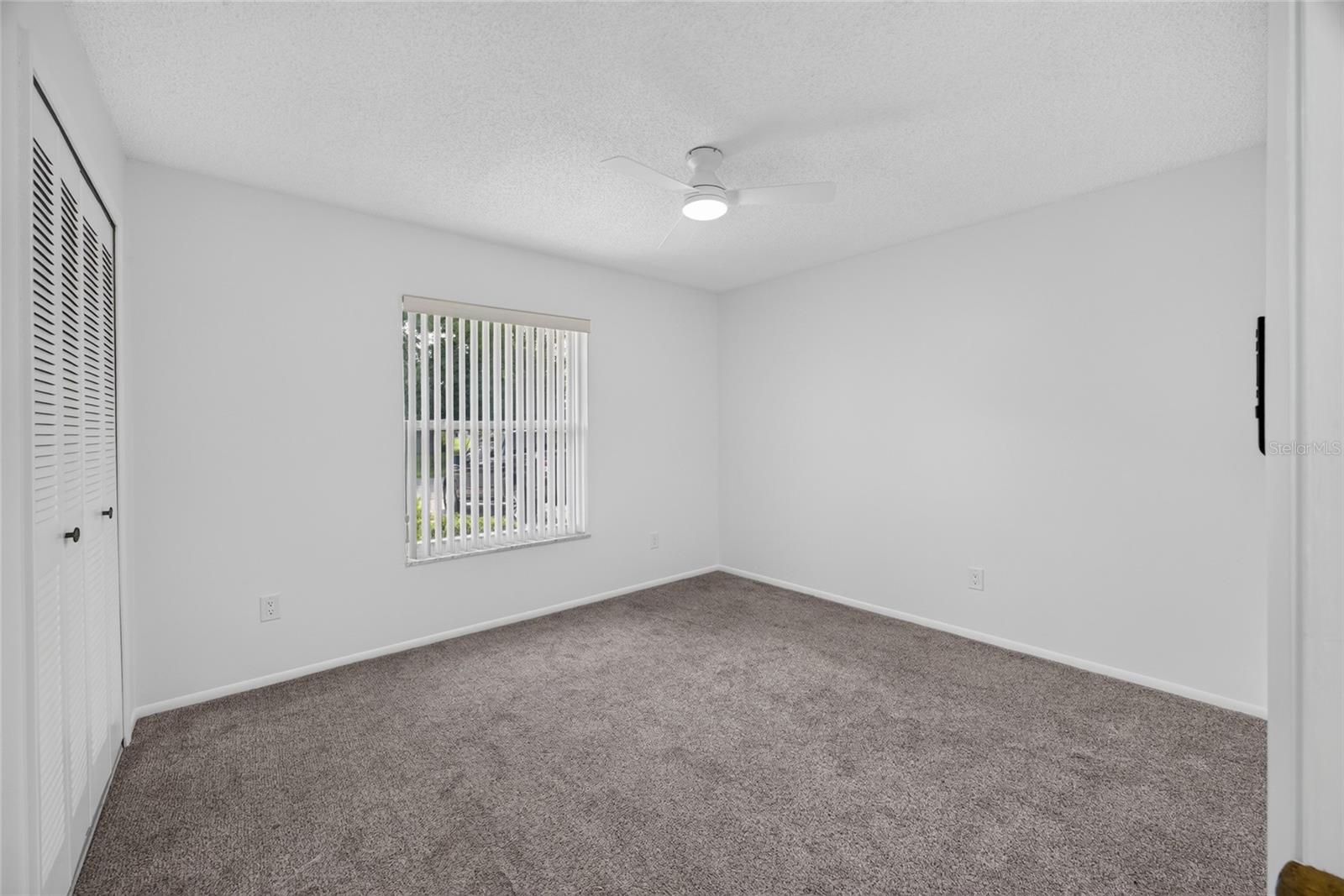 102 Edgewater Cir Property Photo 12