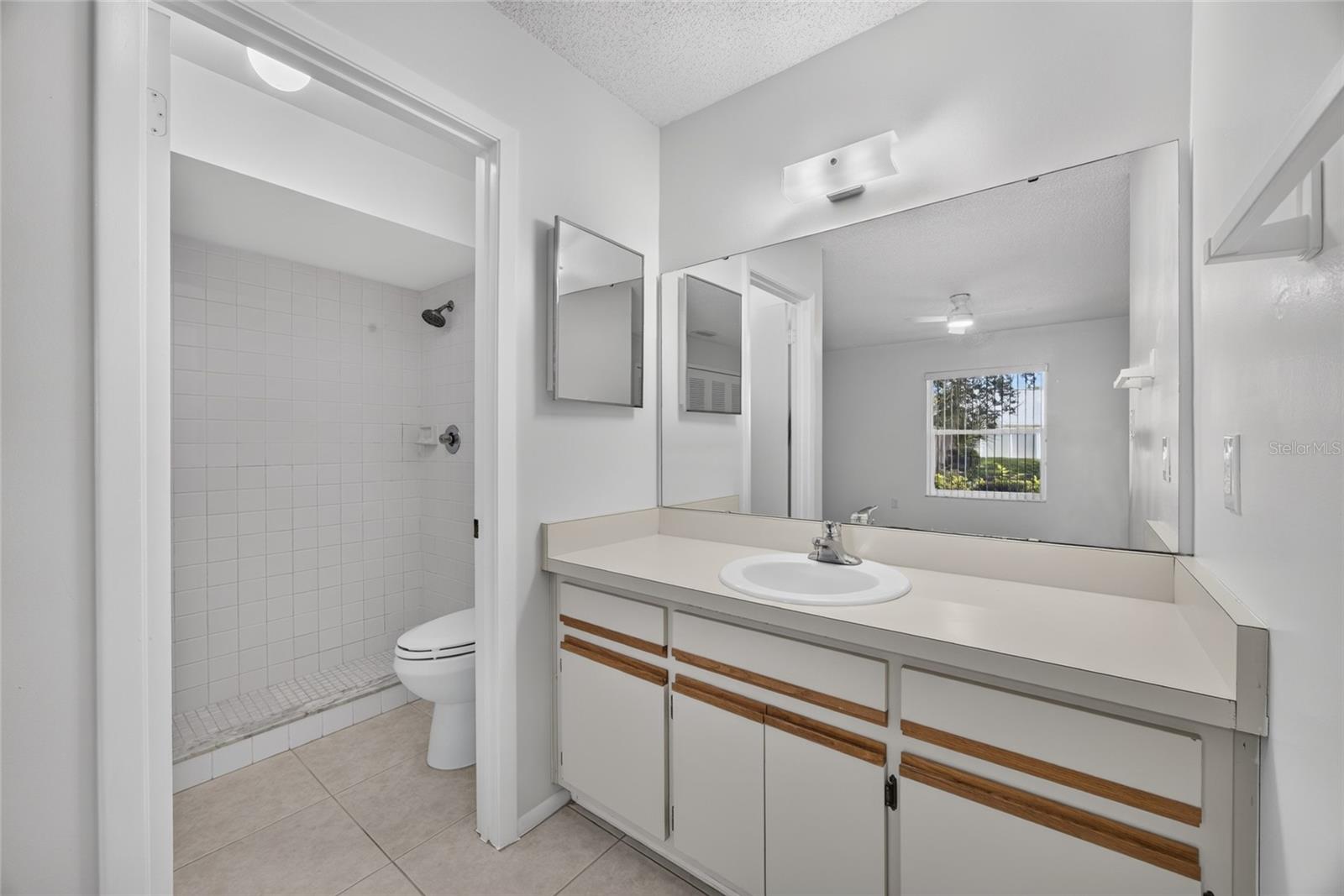 102 Edgewater Cir Property Photo 14