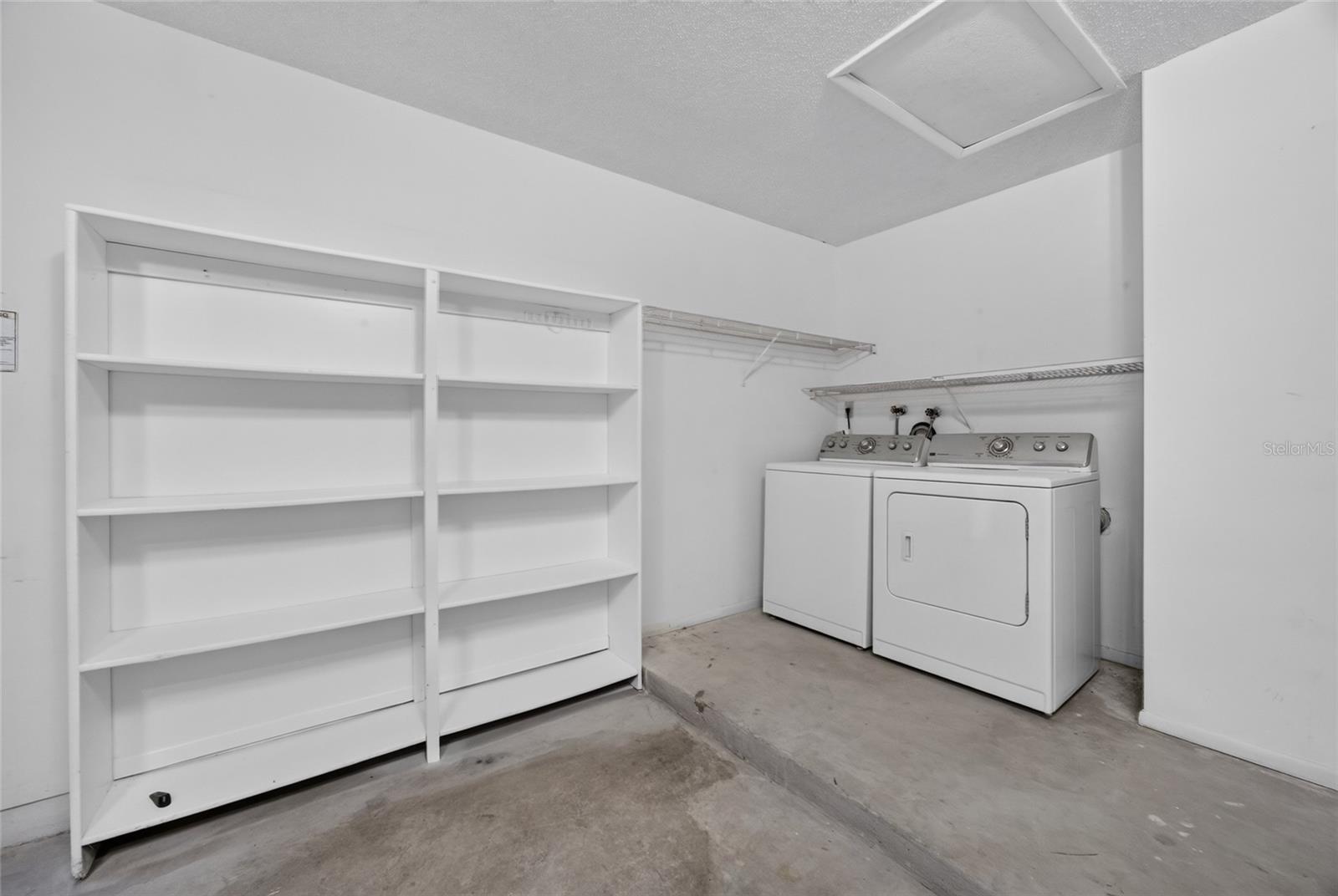 102 Edgewater Cir Property Photo 15