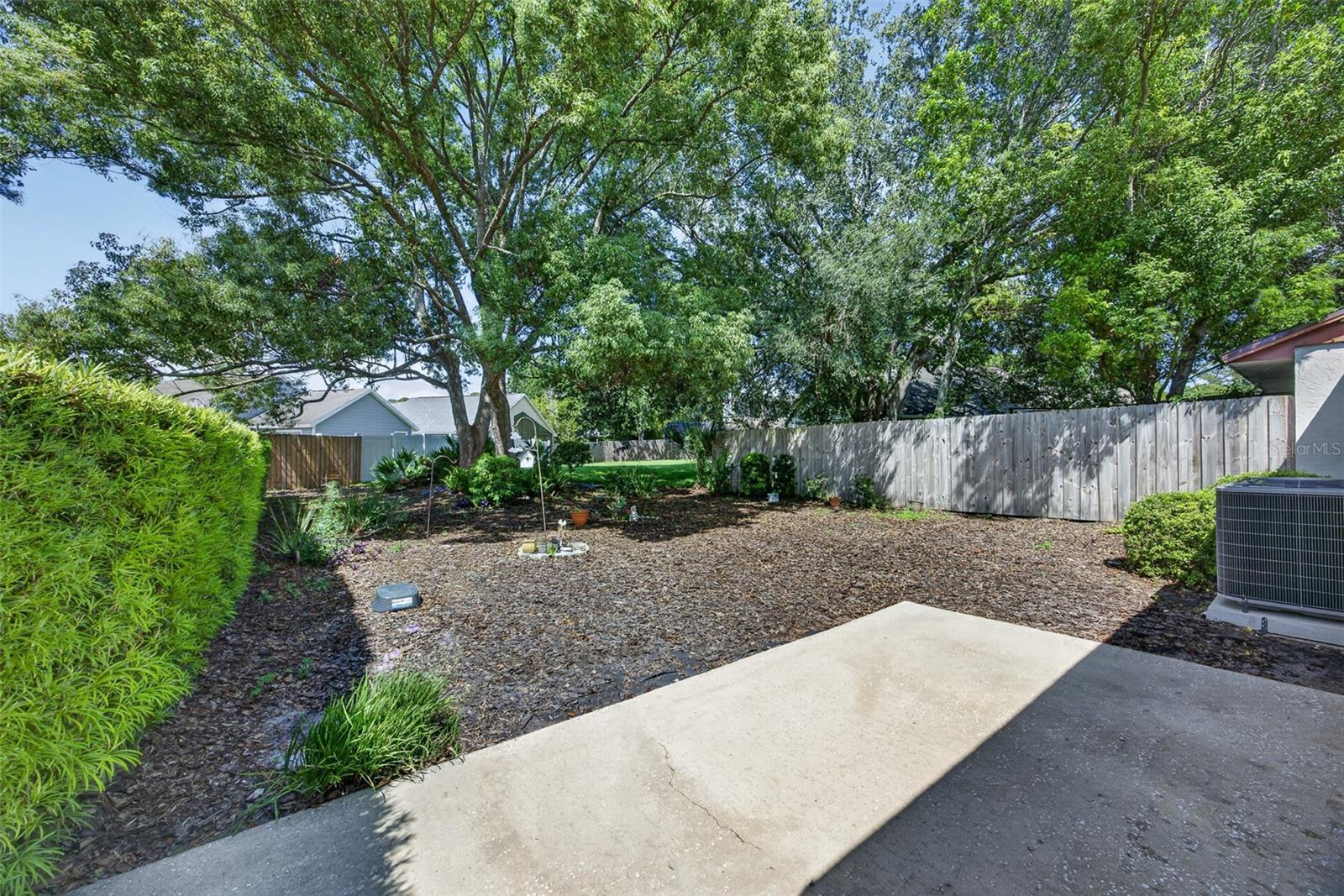 102 Edgewater Cir Property Photo 18
