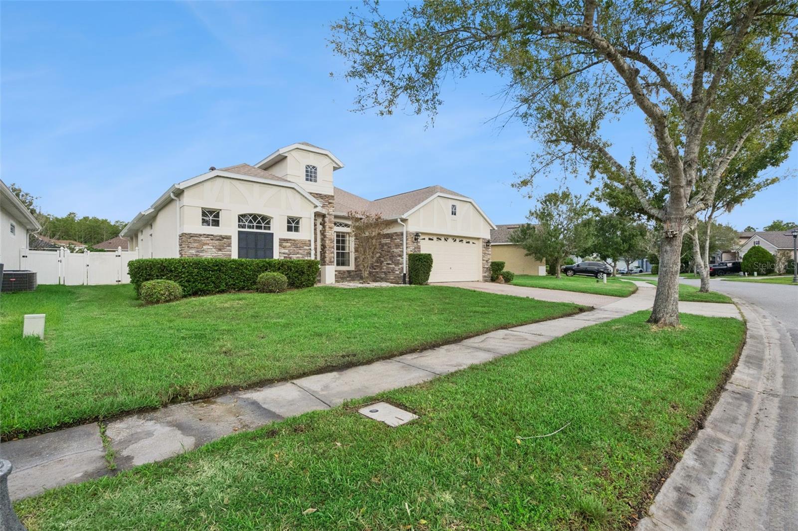 16460 Tudor Grove Dr Property Photo 3