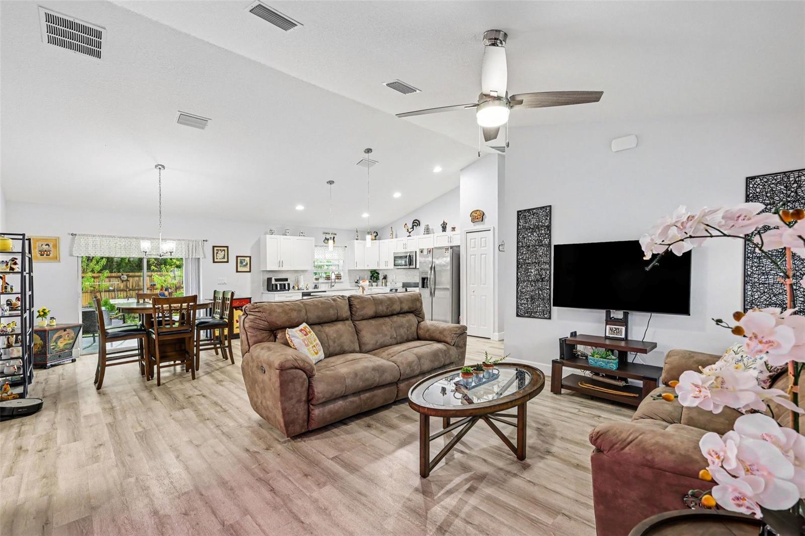 2467 Sw 168th Loop Property Photo 3