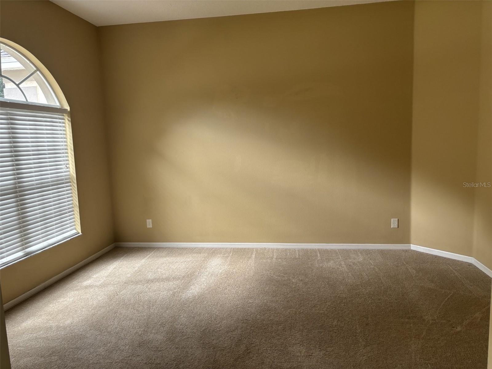 561 Strathclyde Ct Property Photo 5