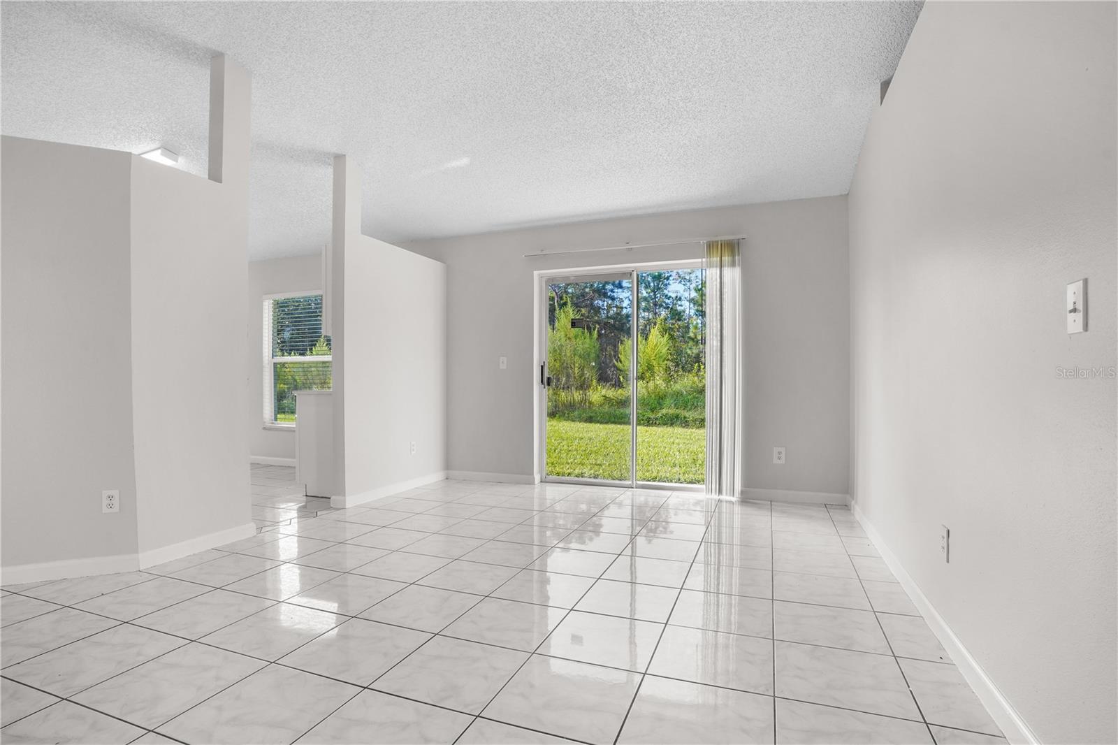 636 Regency Way Property Photo 8