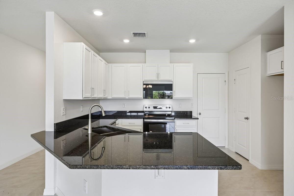 382 Sequoia Dr Property Photo 5