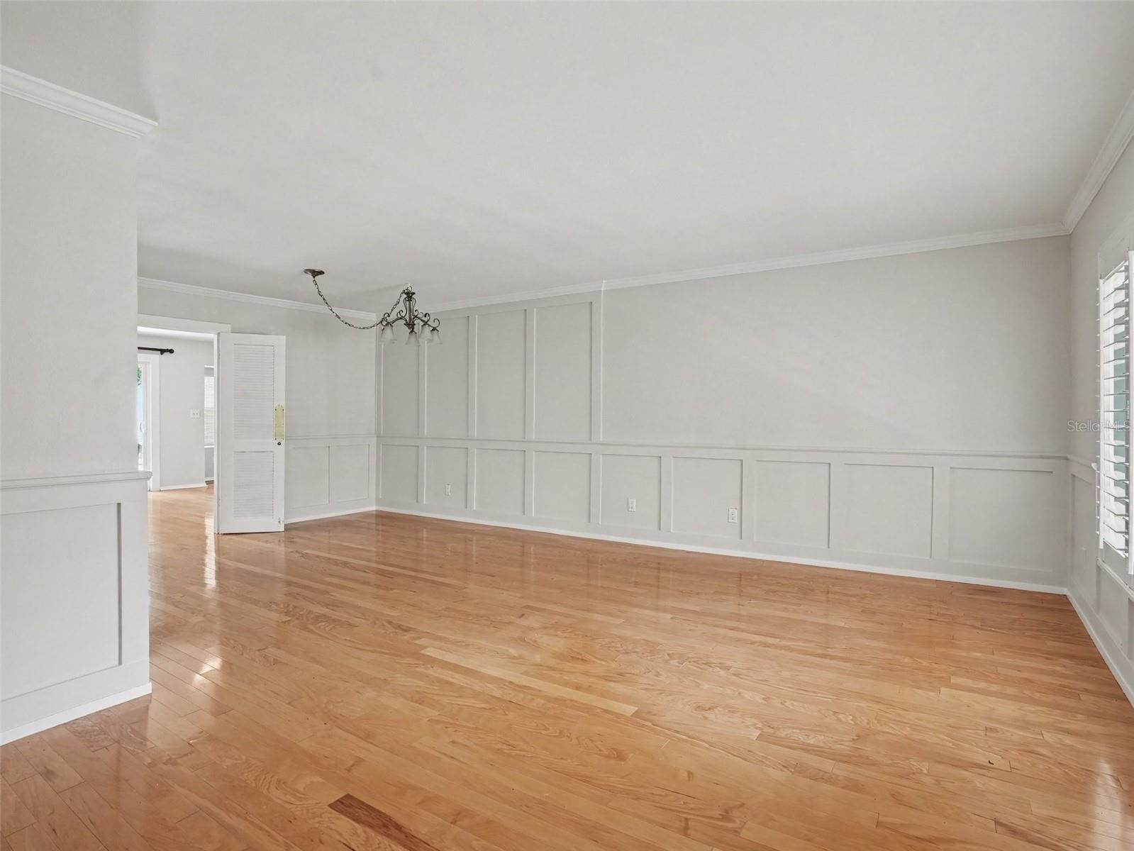 520 Laurel Ln Property Photo 4