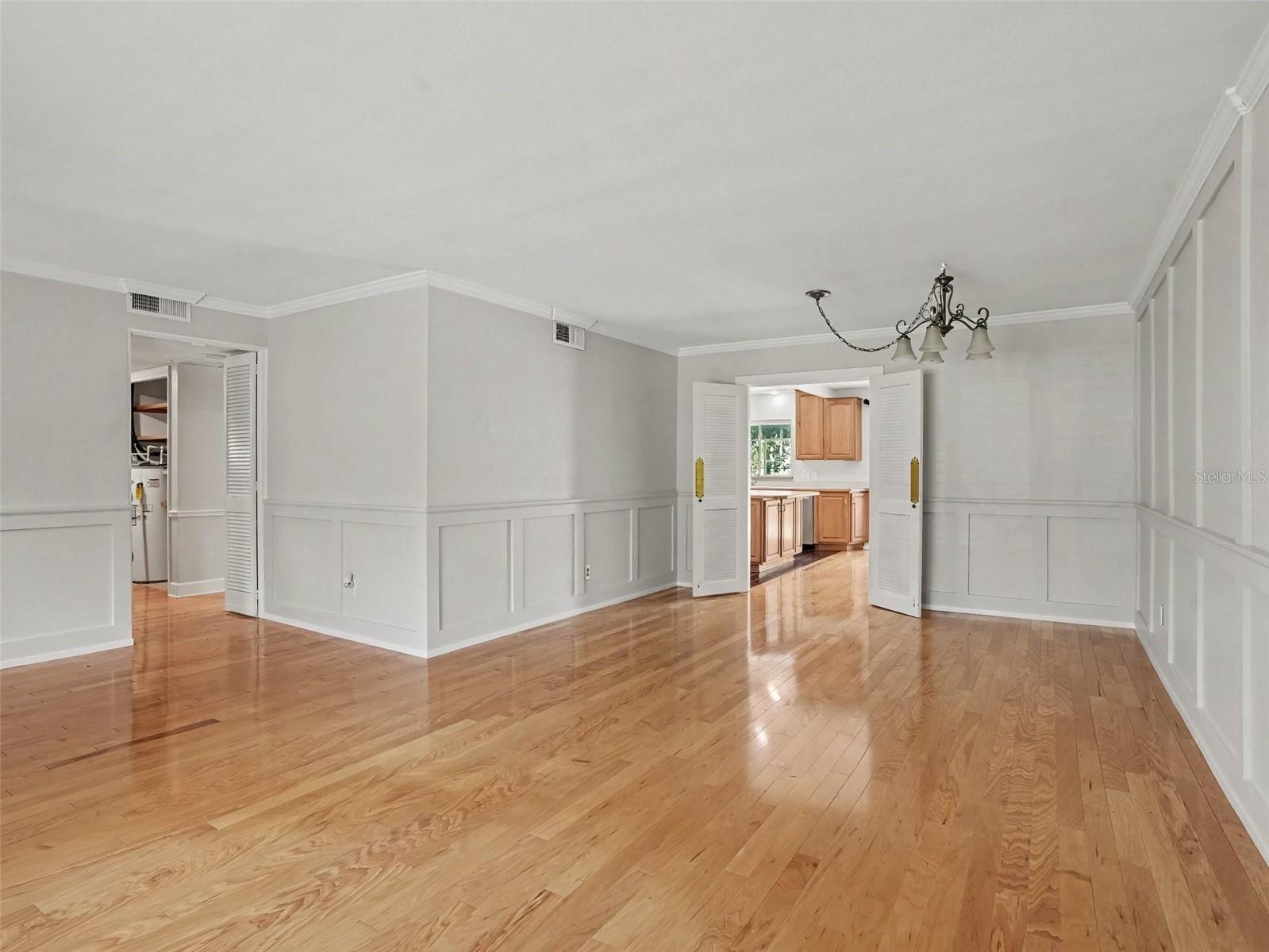 520 Laurel Ln Property Photo 5