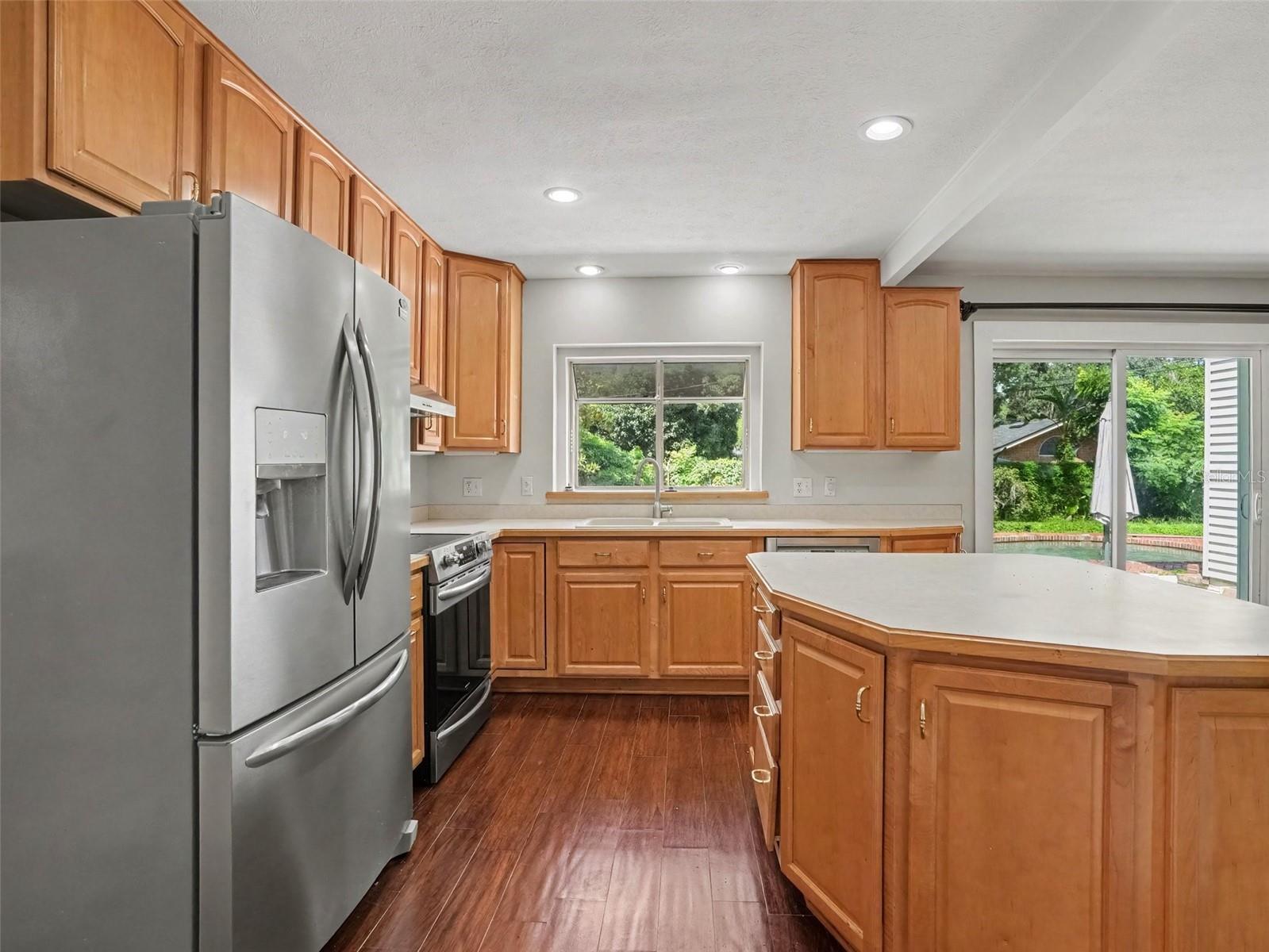 520 Laurel Ln Property Photo 10