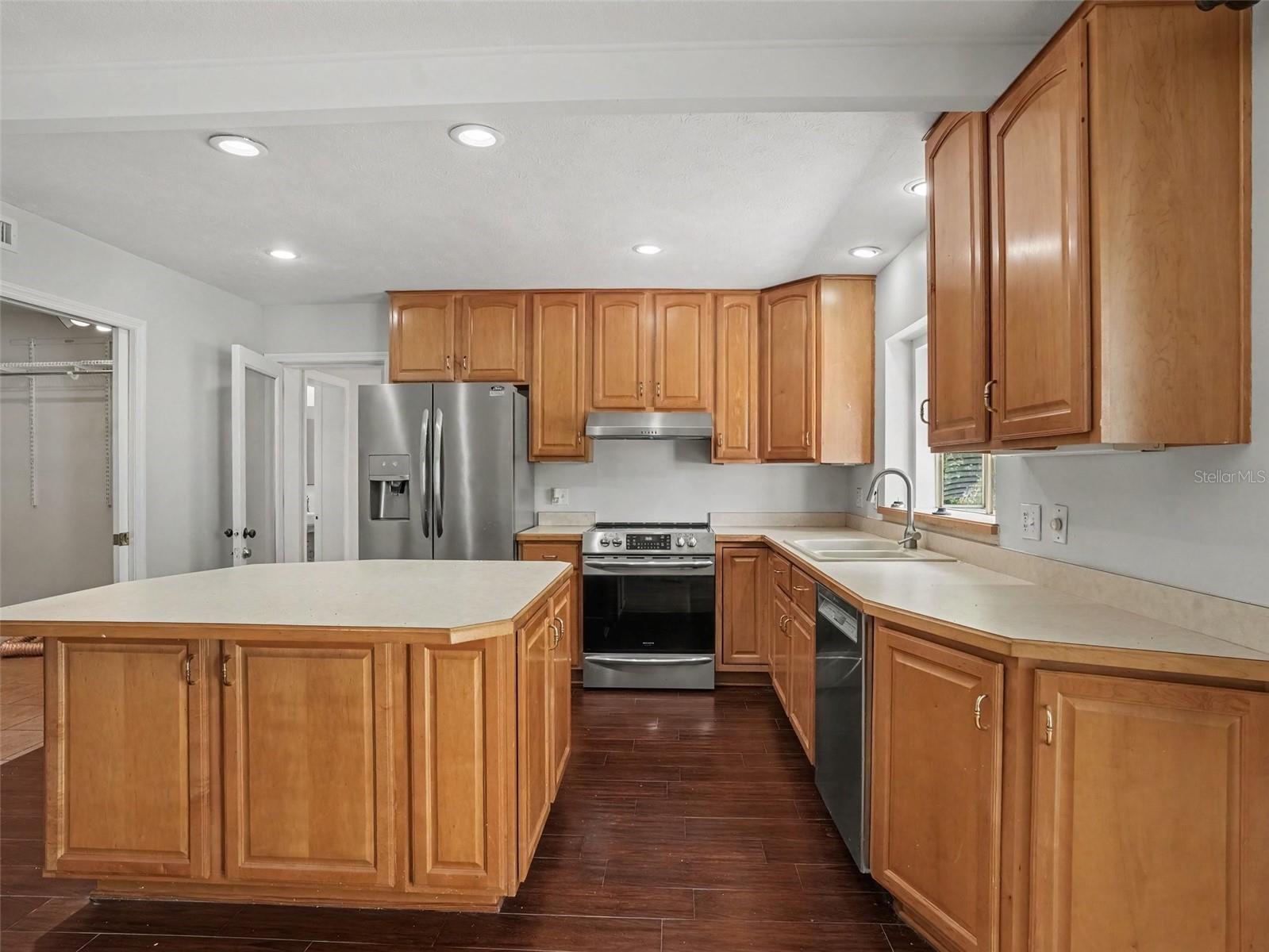 520 Laurel Ln Property Photo 11