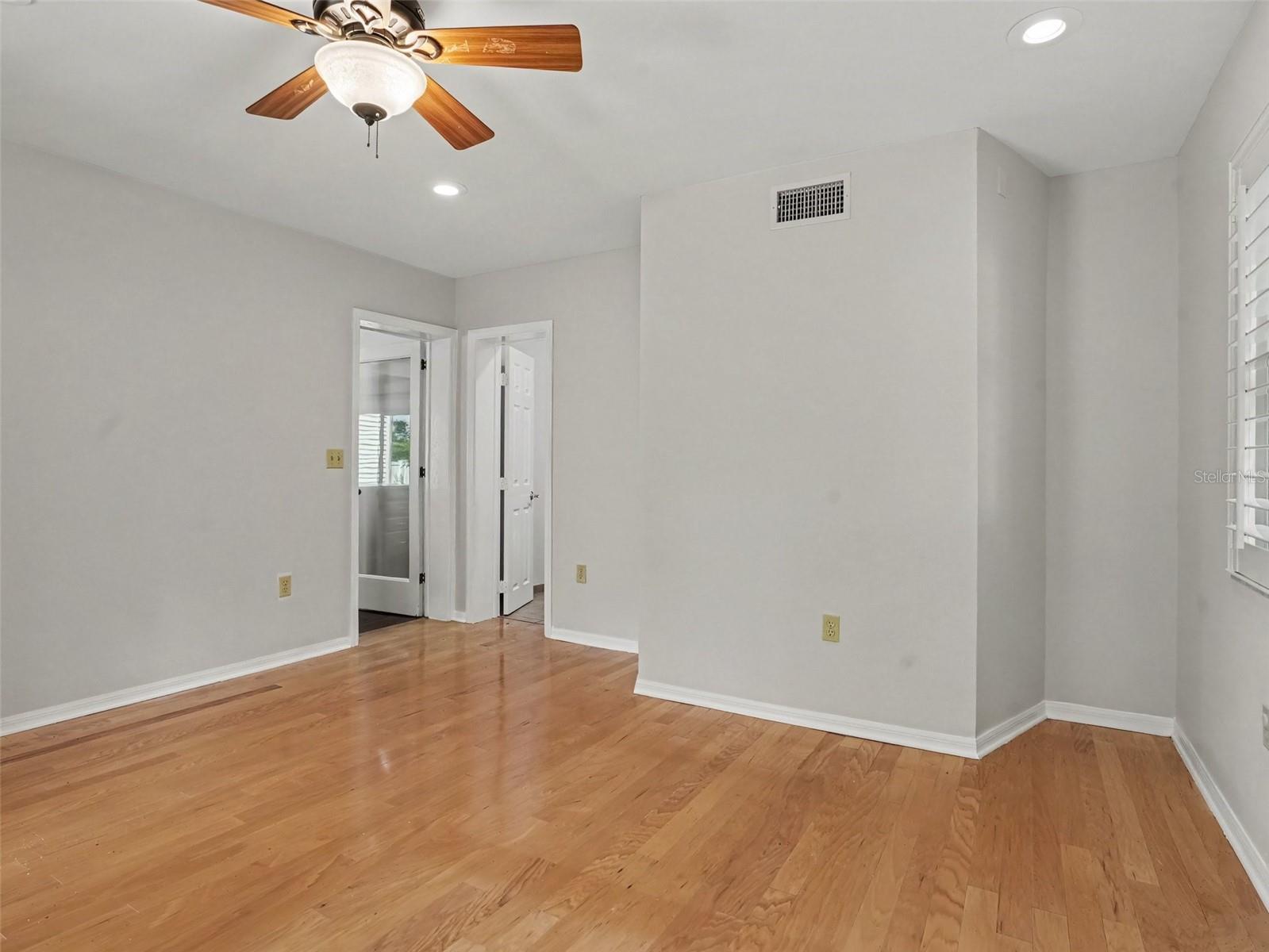 520 Laurel Ln Property Photo 13