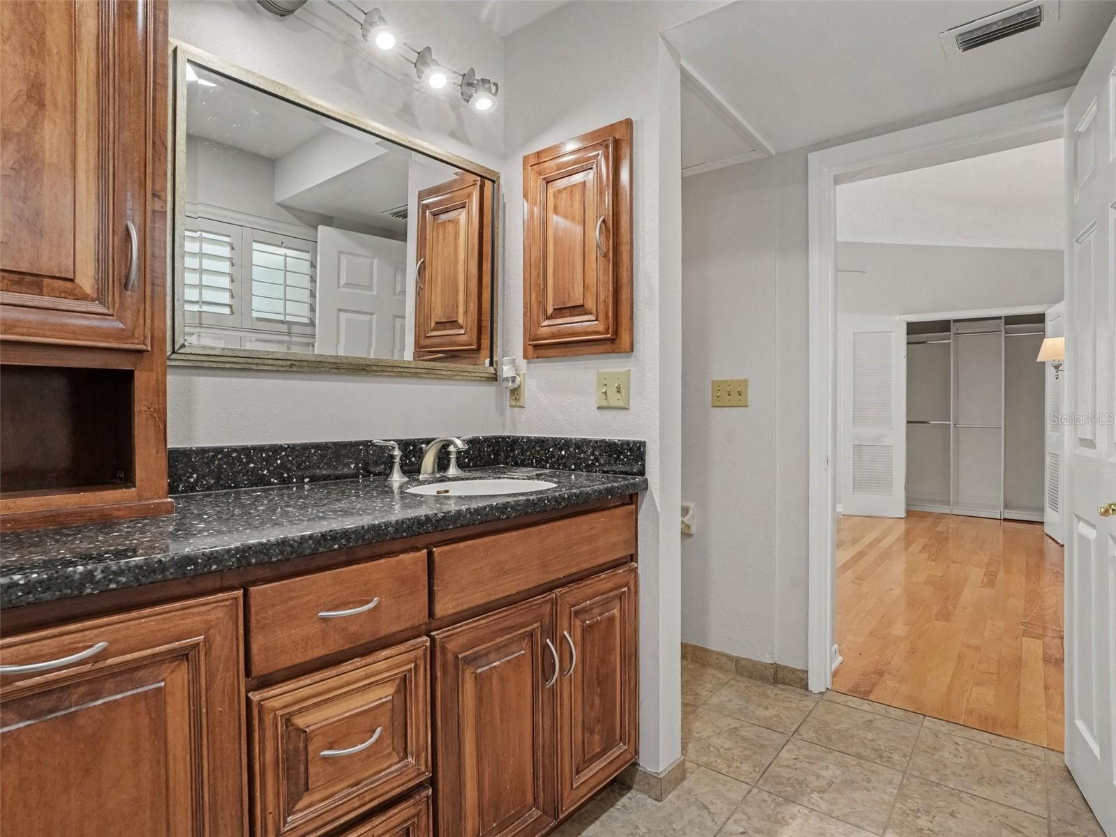 520 Laurel Ln Property Photo 16