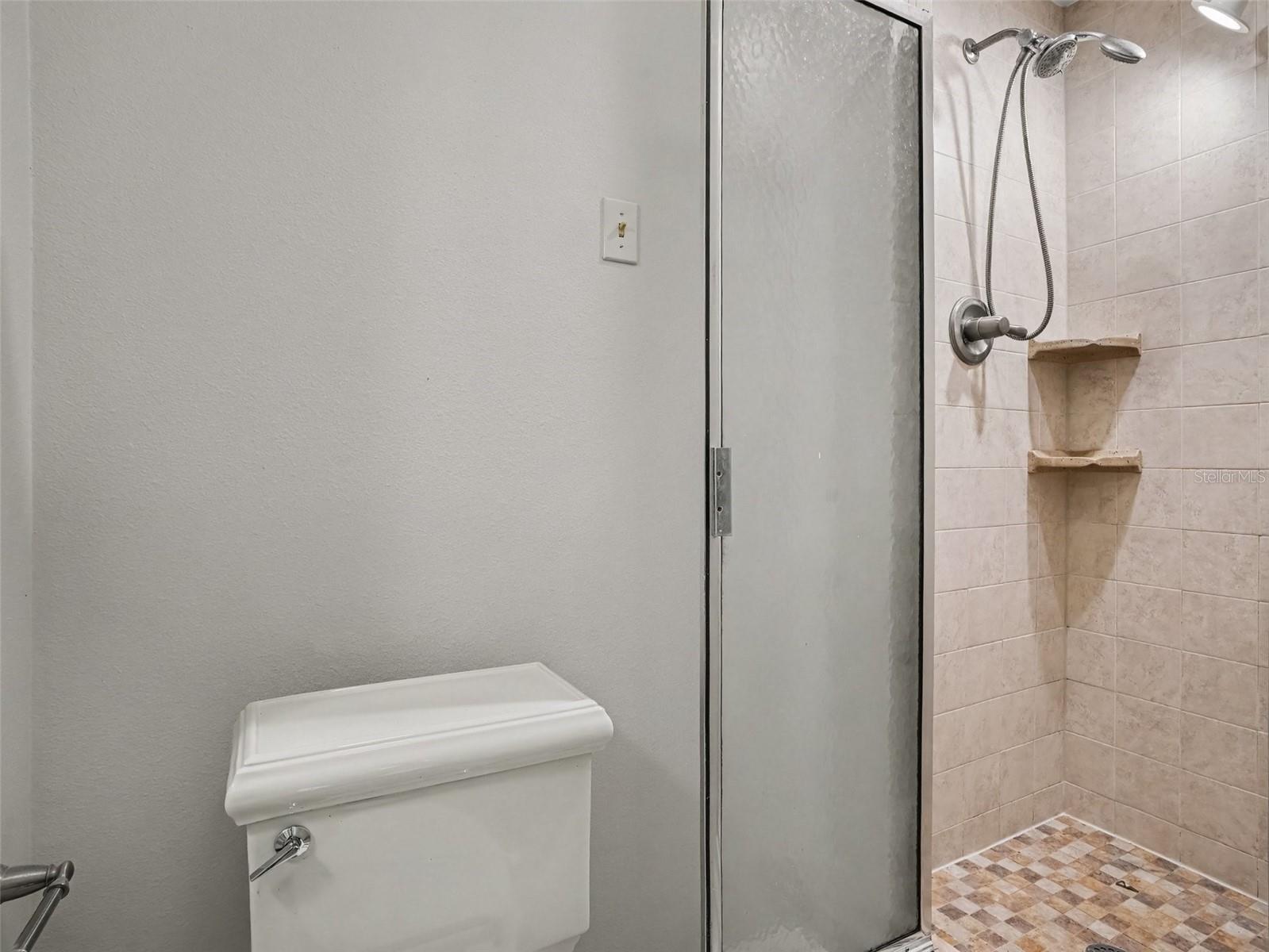 520 Laurel Ln Property Photo 22