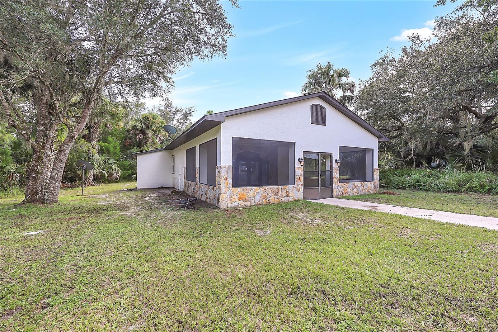2415 Waccassa St Property Photo 19
