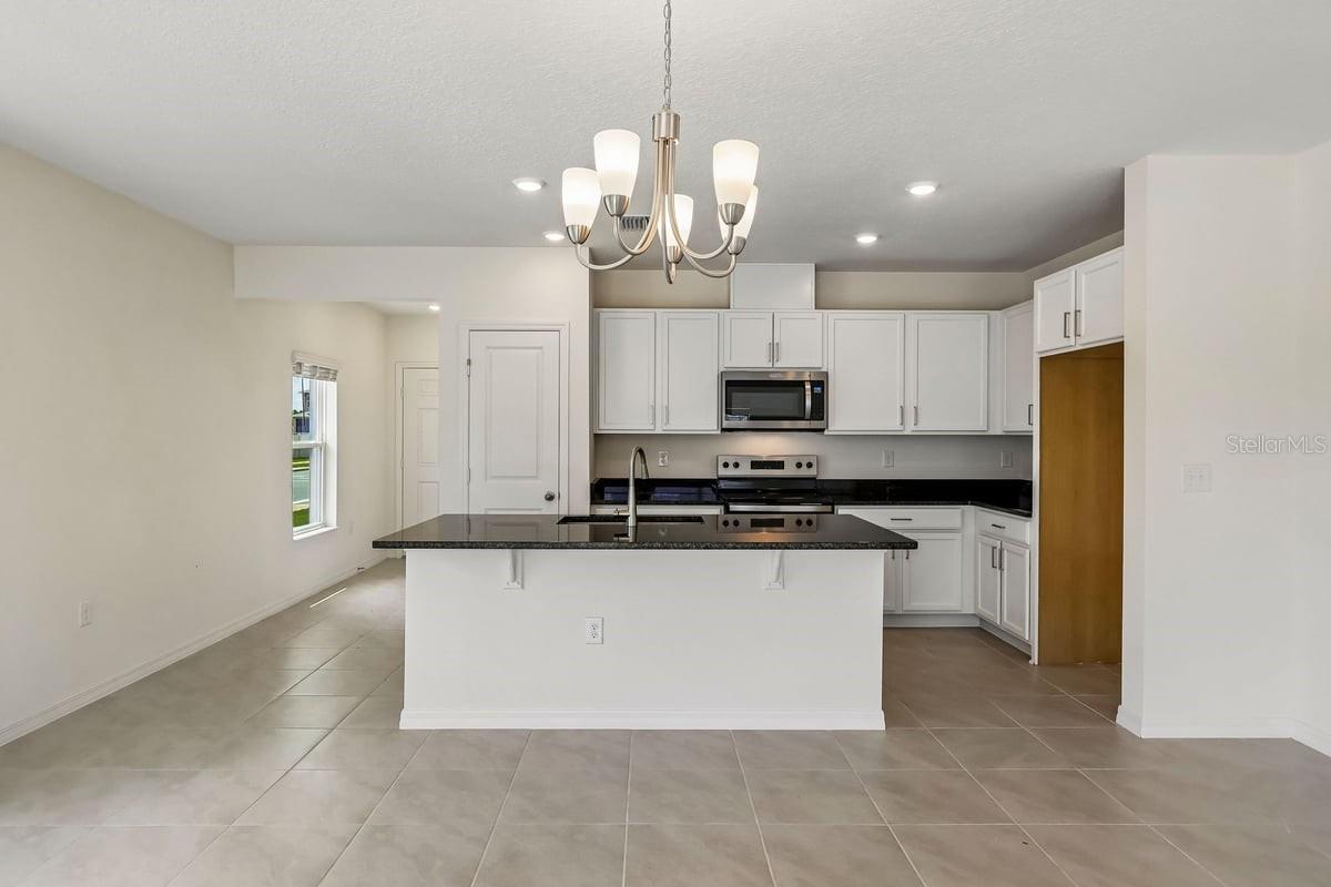 627 Meadows Edge Pl Property Photo 2
