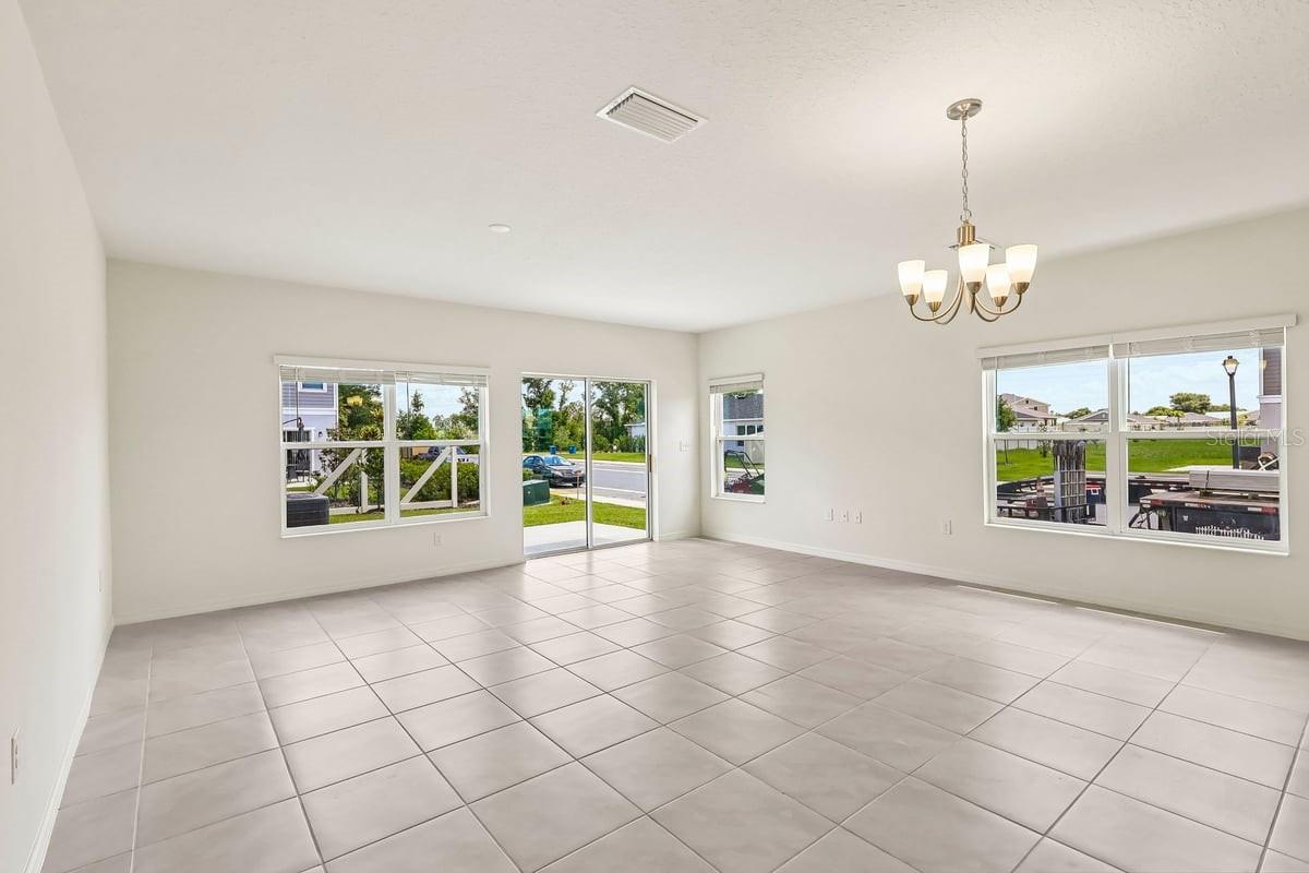 627 Meadows Edge Pl Property Photo 6