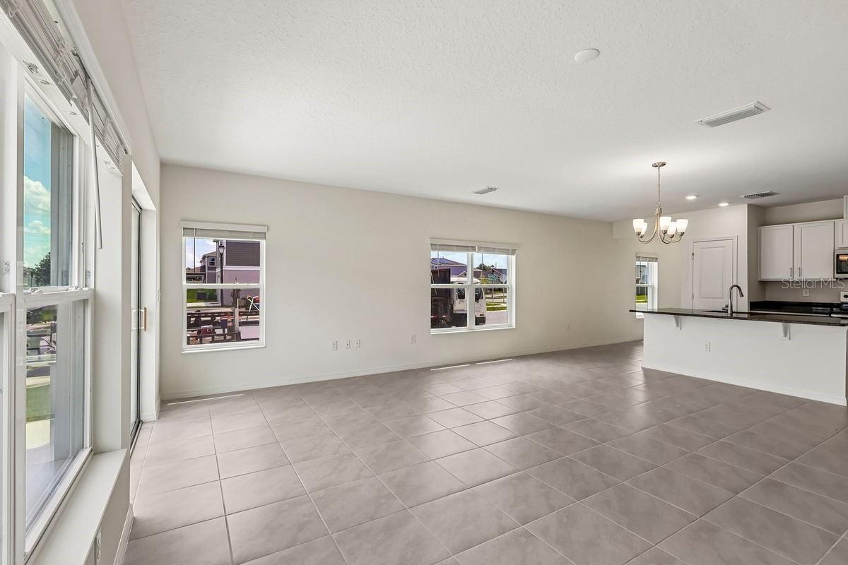 627 Meadows Edge Pl Property Photo 7