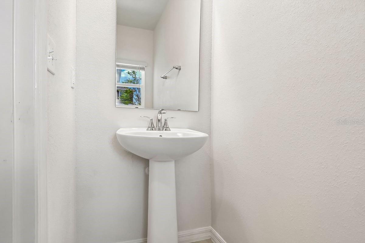 627 Meadows Edge Pl Property Photo 8