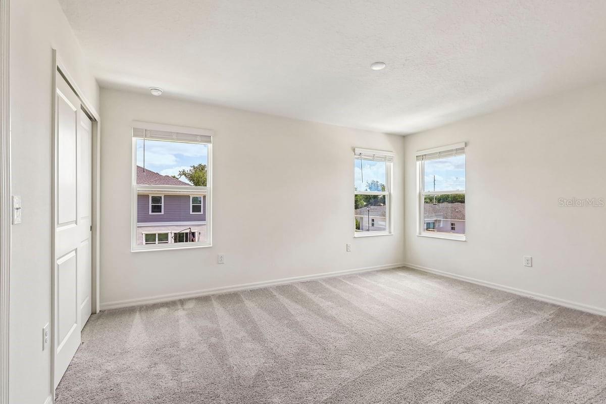 627 Meadows Edge Pl Property Photo 9