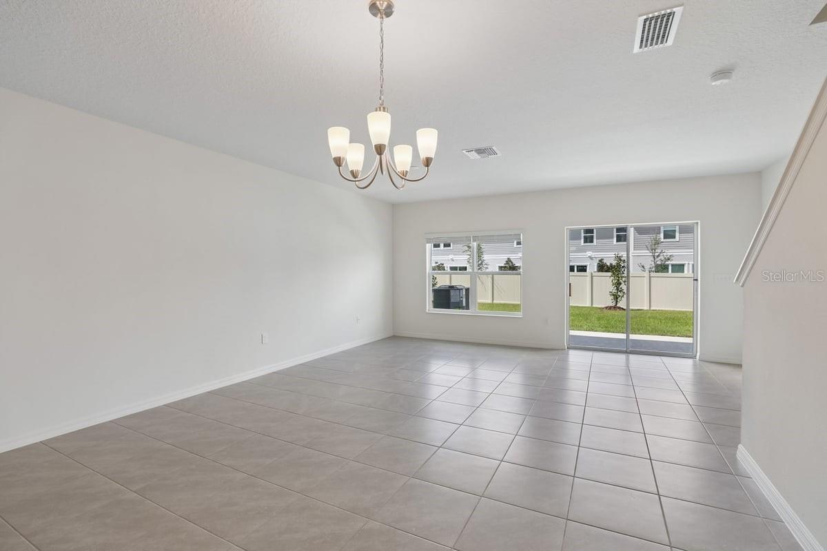 631 Meadows Edge Pl Property Photo 5