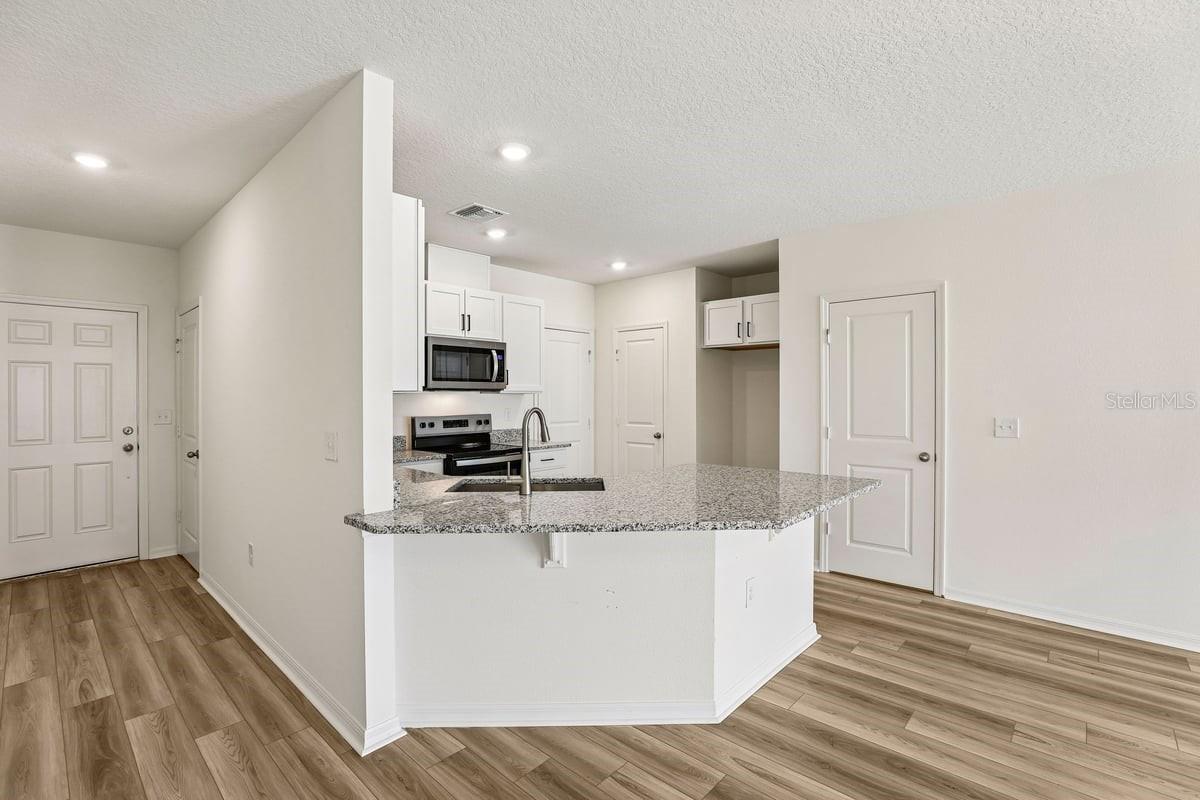 643 Meadows Edge Pl Property Photo 3