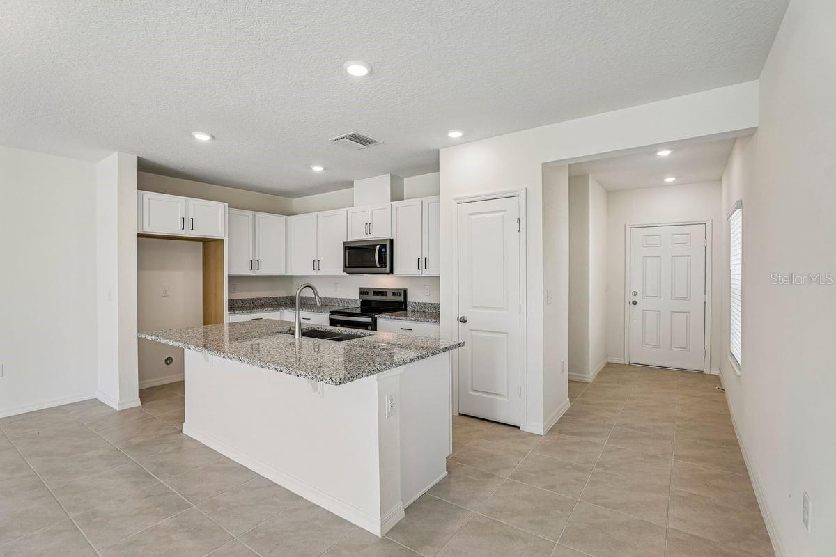 647 Meadows Edge Pl Property Photo 2