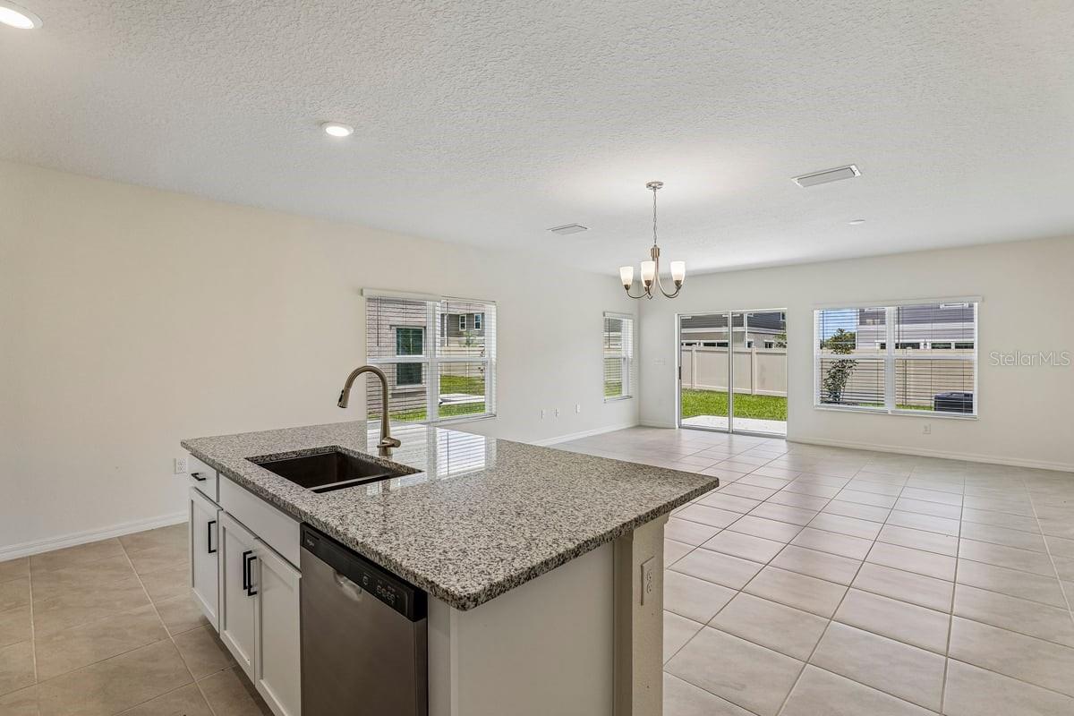 647 Meadows Edge Pl Property Photo 5