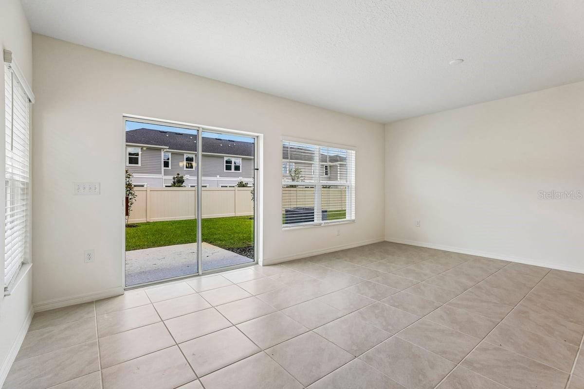 647 Meadows Edge Pl Property Photo 9