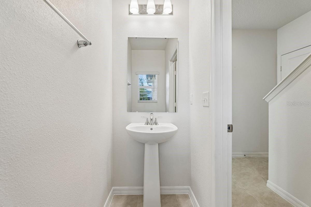 647 Meadows Edge Pl Property Photo 10
