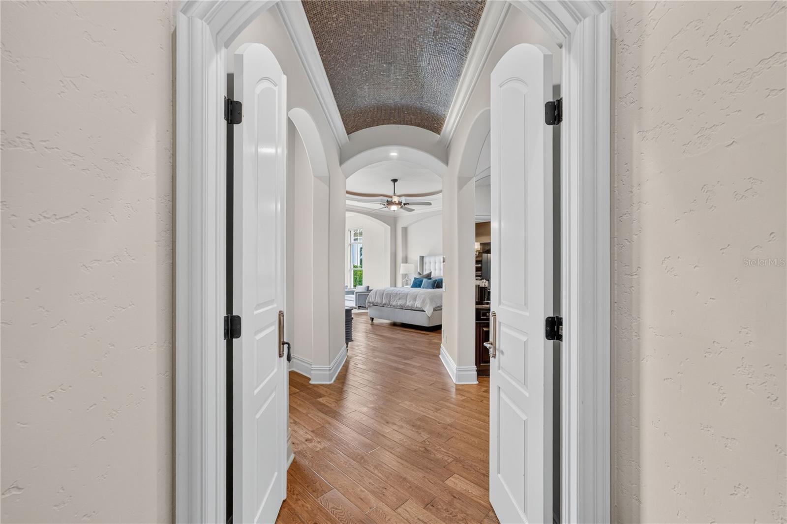 6113 Grosvenor Shore Dr Property Photo 29