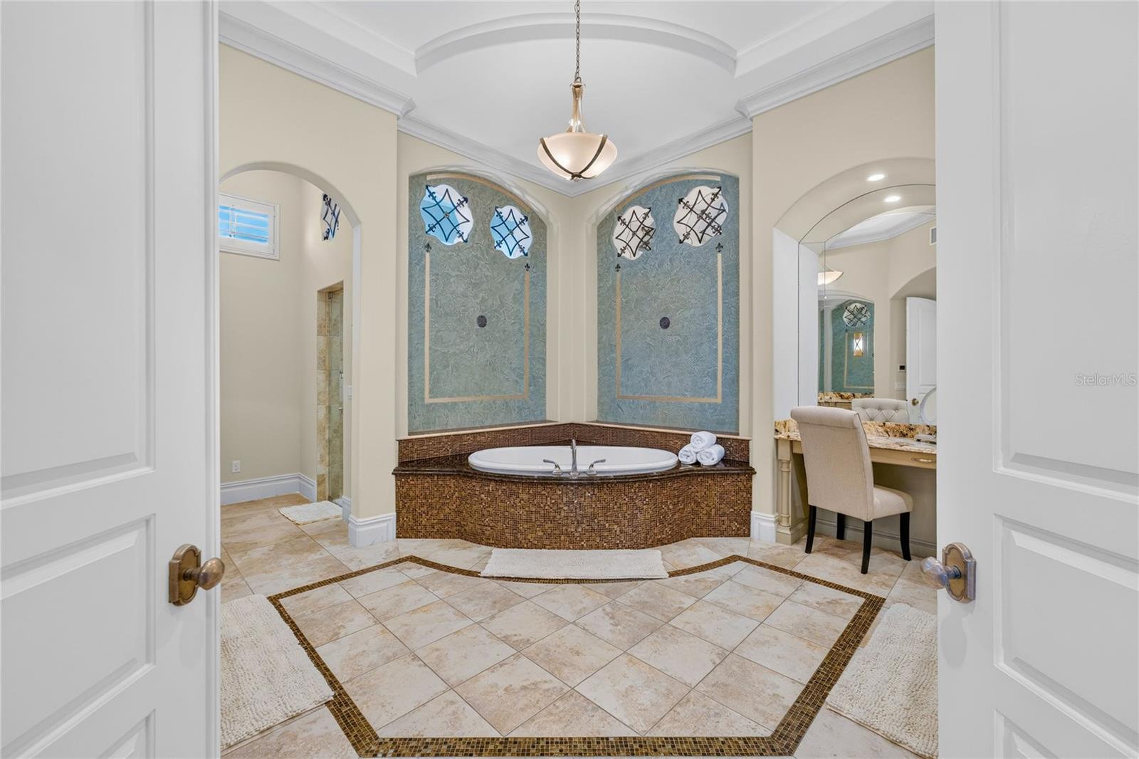 6113 Grosvenor Shore Dr Property Photo 36