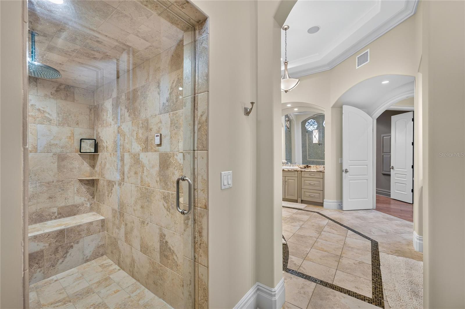 6113 Grosvenor Shore Dr Property Photo 39