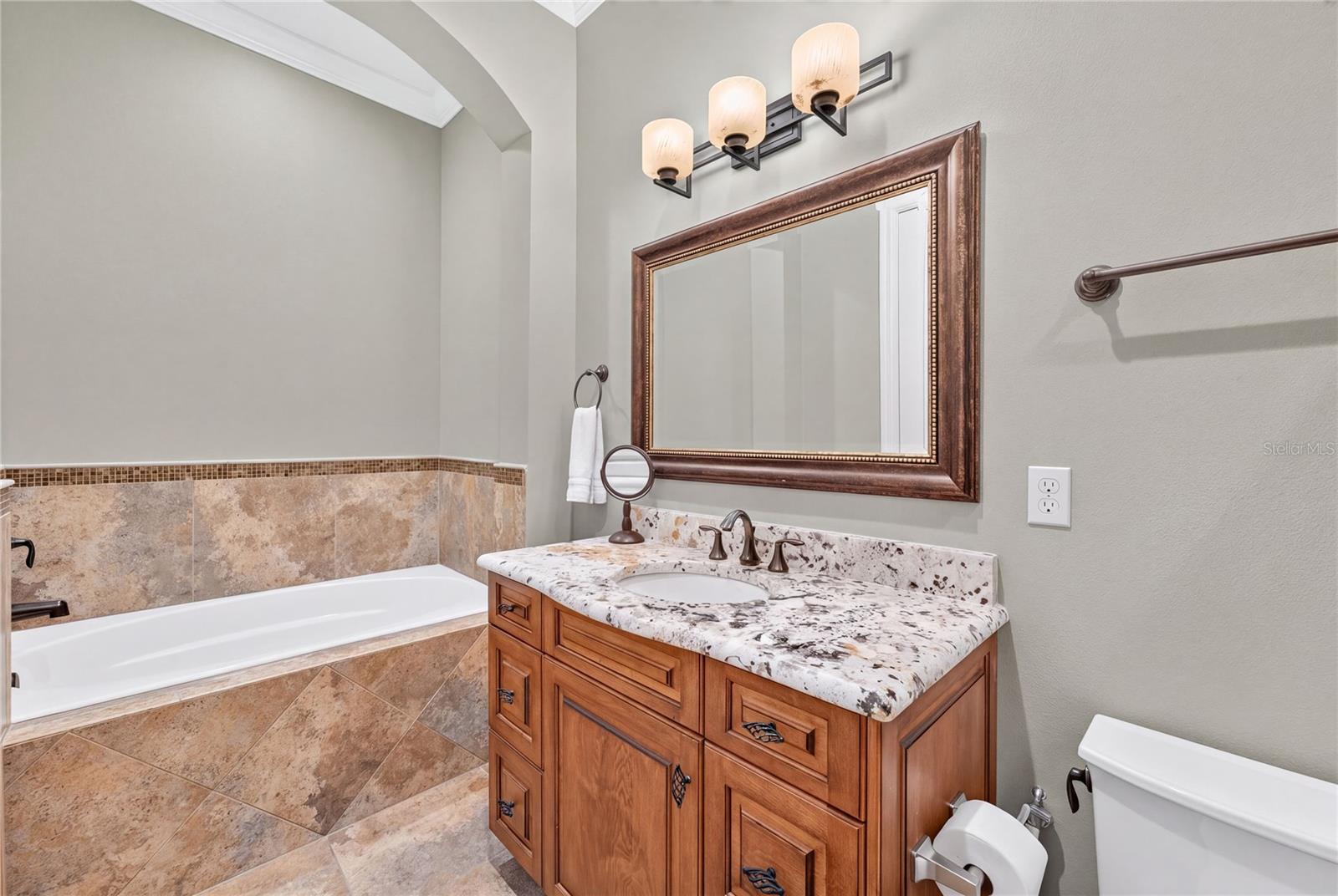 6113 Grosvenor Shore Dr Property Photo 74