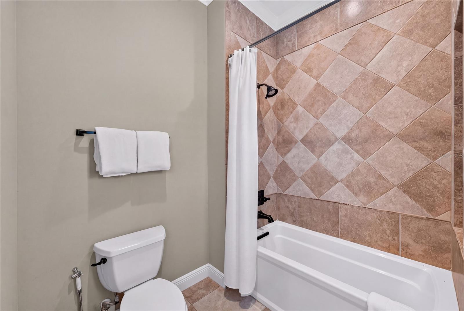 6113 Grosvenor Shore Dr Property Photo 83