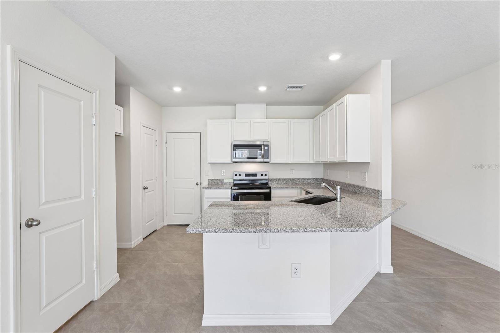 683 Meadows Edge Pl Property Photo 2