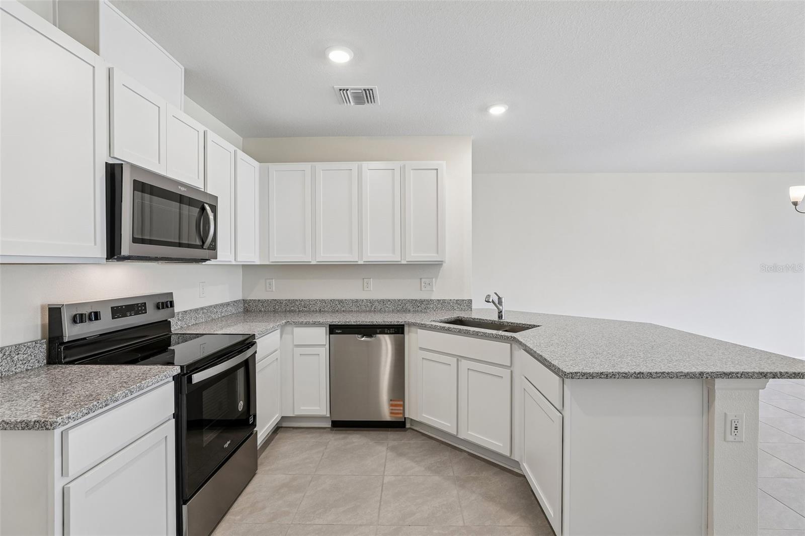 683 Meadows Edge Pl Property Photo 3