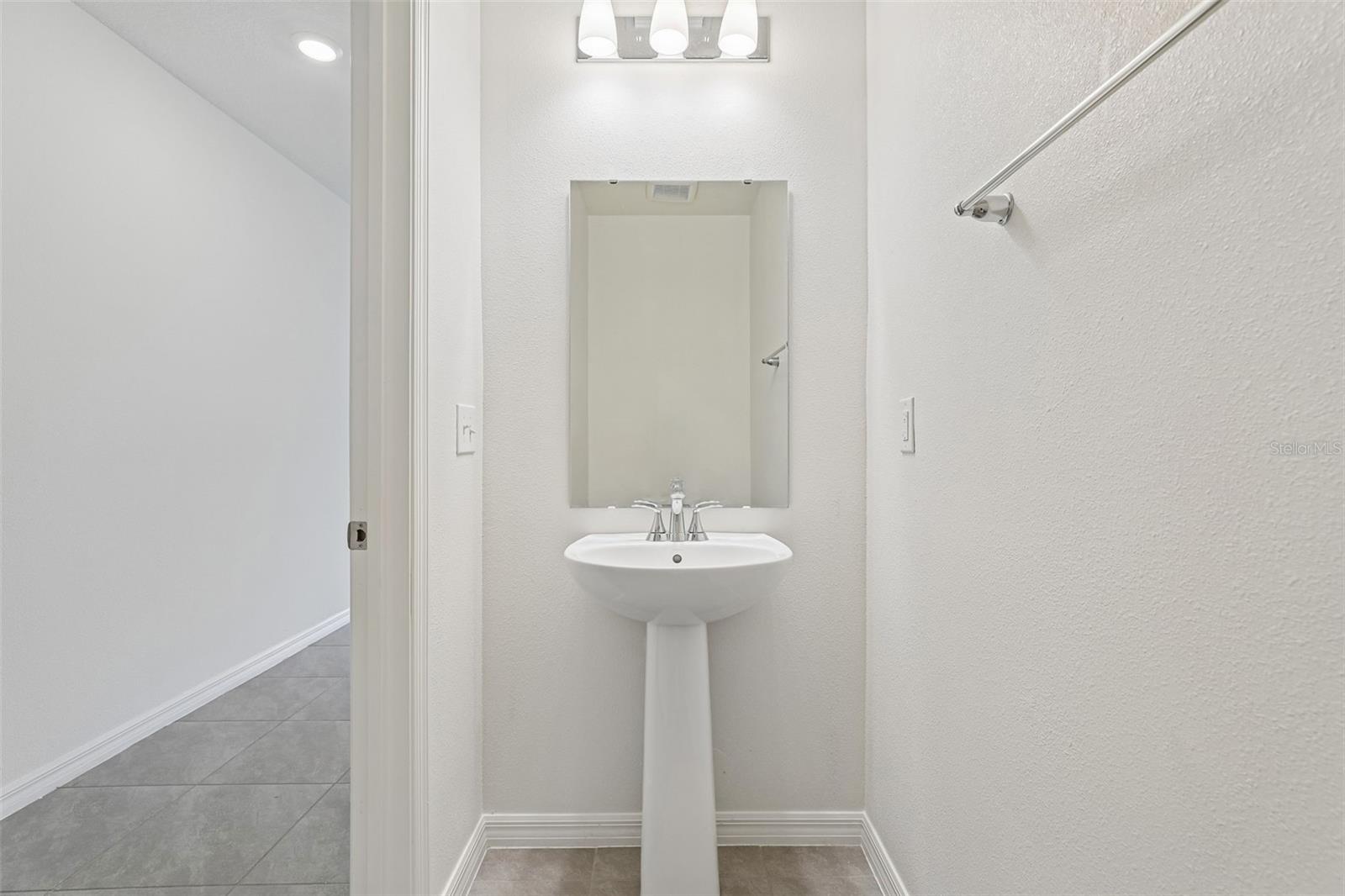 683 Meadows Edge Pl Property Photo 7